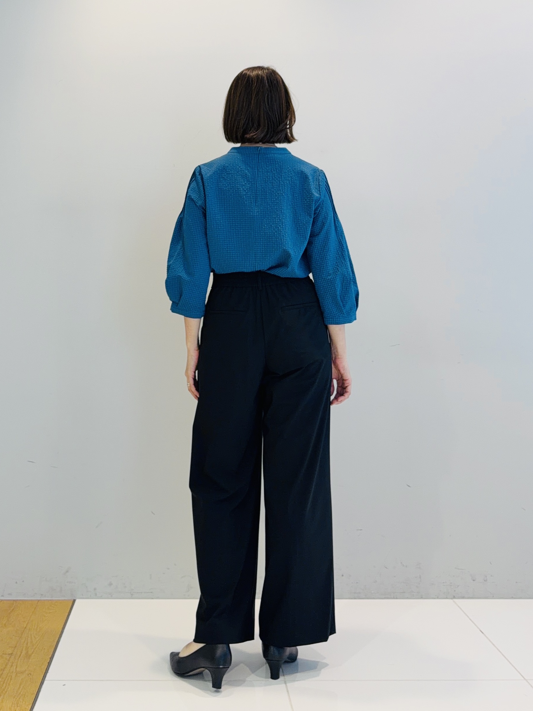 murayamaさんの「INDIVI｜【高ストレッチ／撥水／接触冷感】リラックス タックワイドパンツ」を使ったコーディネート