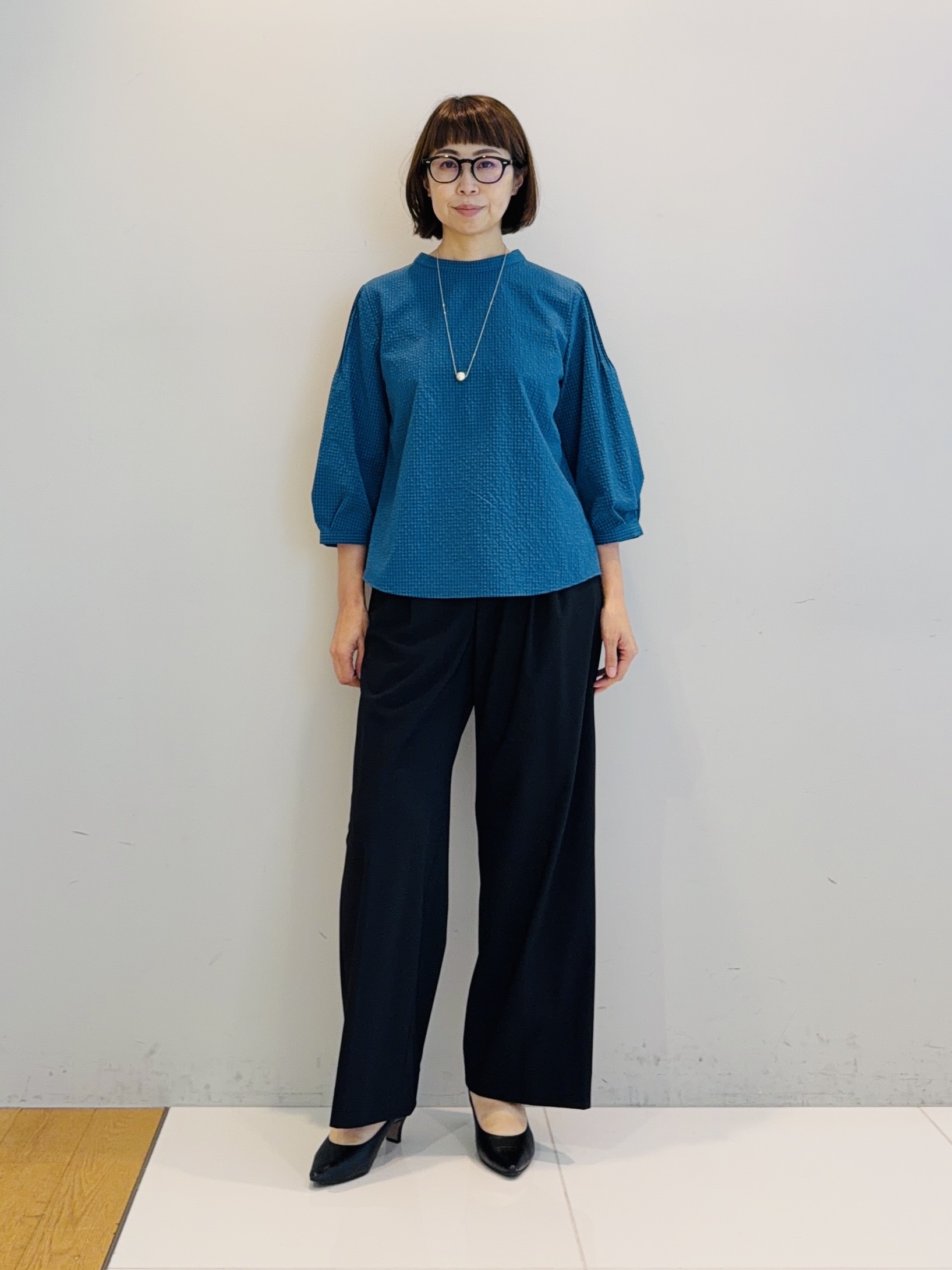 murayamaさんの「INDIVI｜【高ストレッチ／撥水／接触冷感】リラックス タックワイドパンツ」を使ったコーディネート