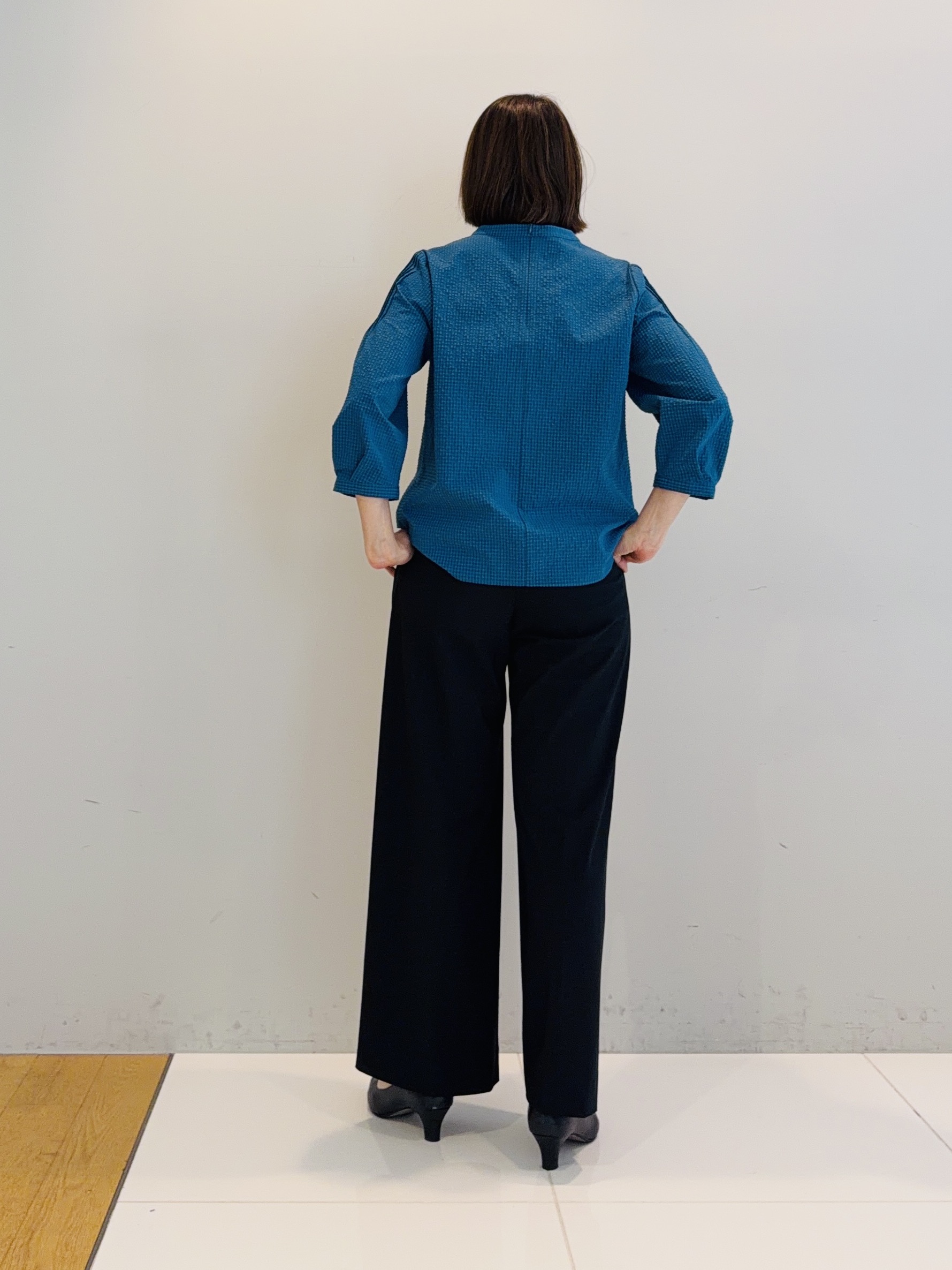 murayamaさんの「INDIVI｜【高ストレッチ／撥水／接触冷感】リラックス タックワイドパンツ」を使ったコーディネート