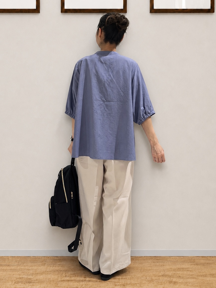まつみさんの「SHOO･LA･RUE｜【S-LL/洗濯機可】金ボタンがアクセント 5分袖スキッパーブラウス」を使ったコーディネート