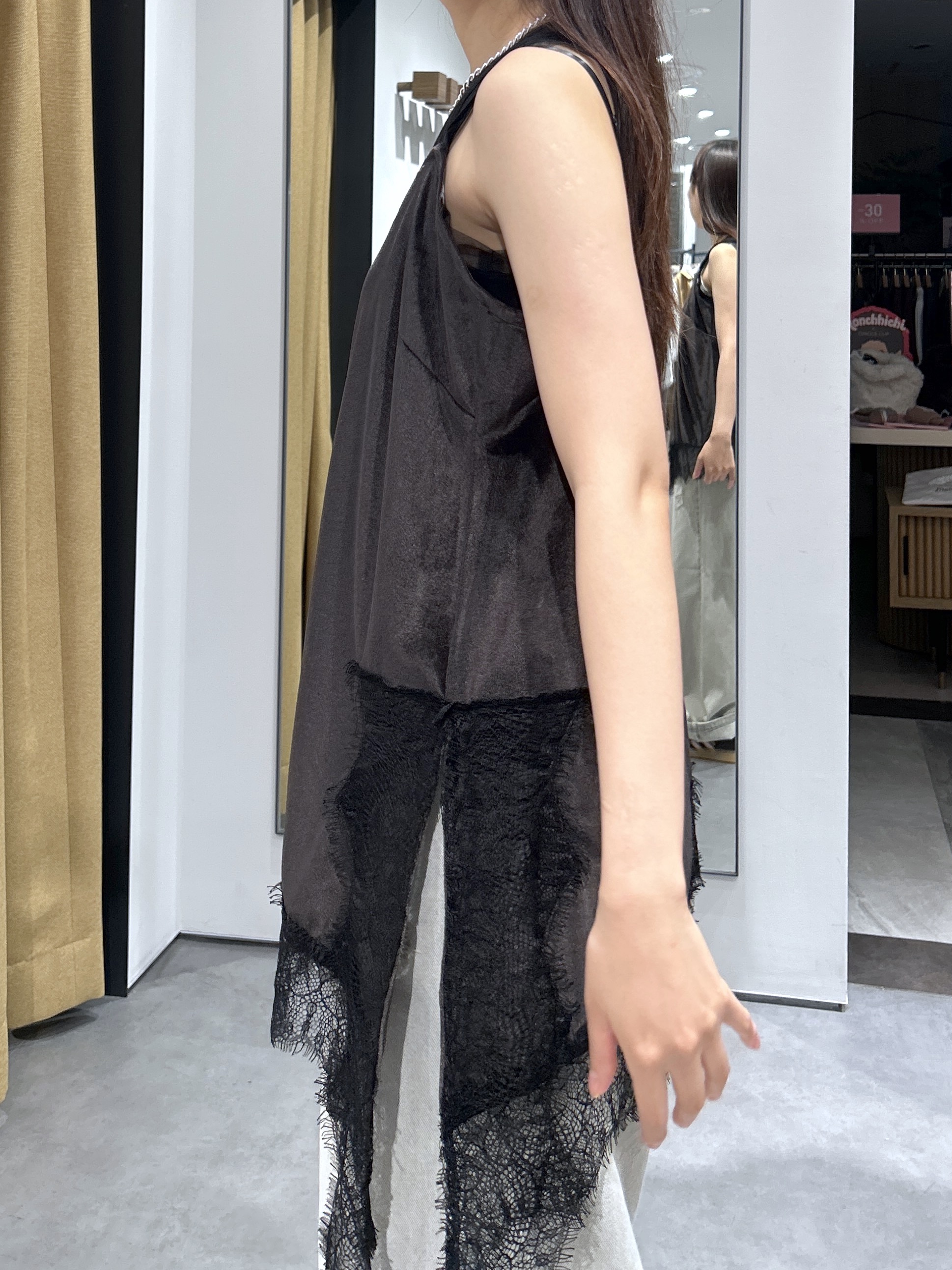 Renoさんの「INDIVI｜レース切替ベロアキャミ」を使ったコーディネート