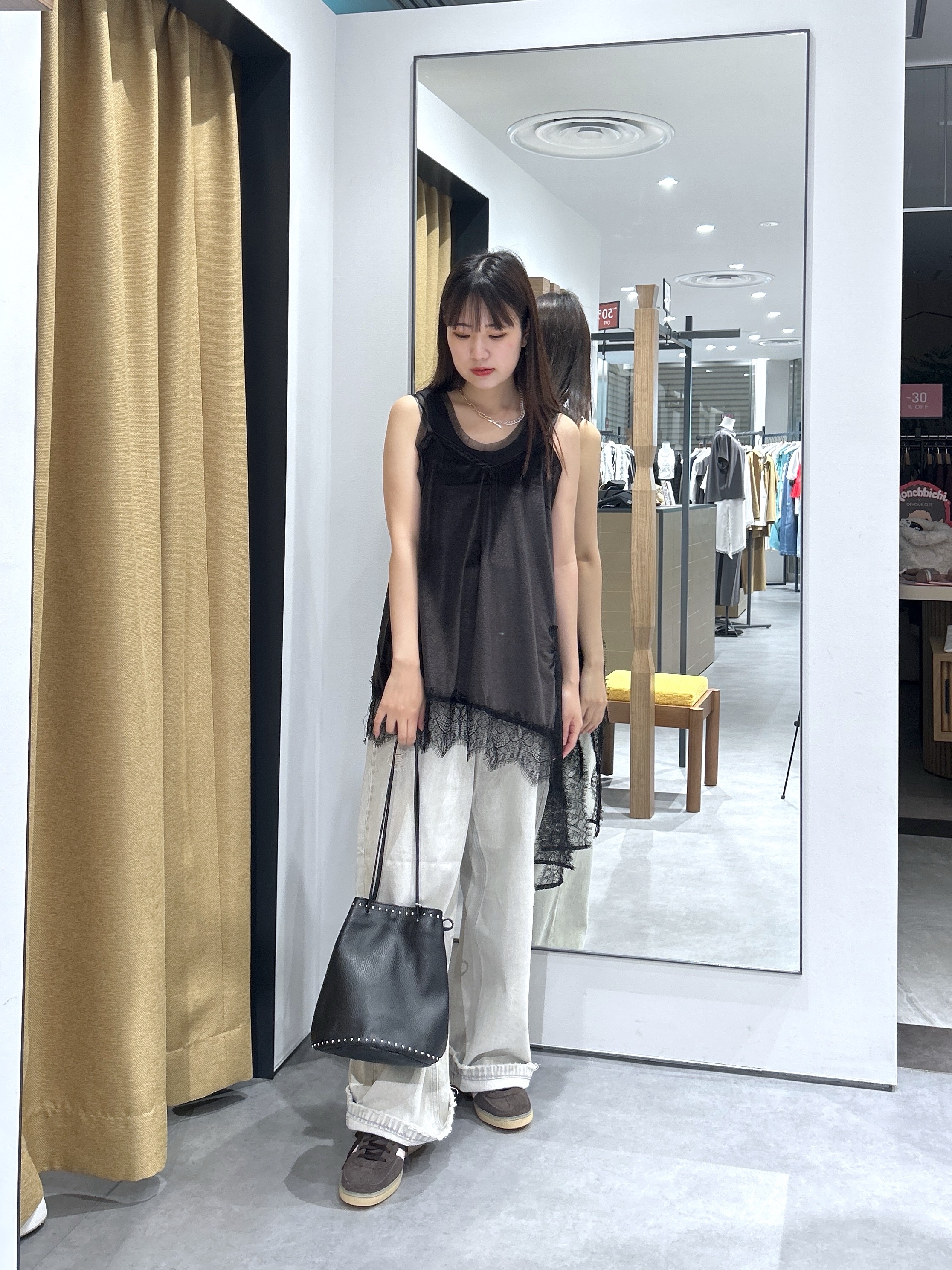Renoさんの「INDIVI｜レース切替ベロアキャミ」を使ったコーディネート