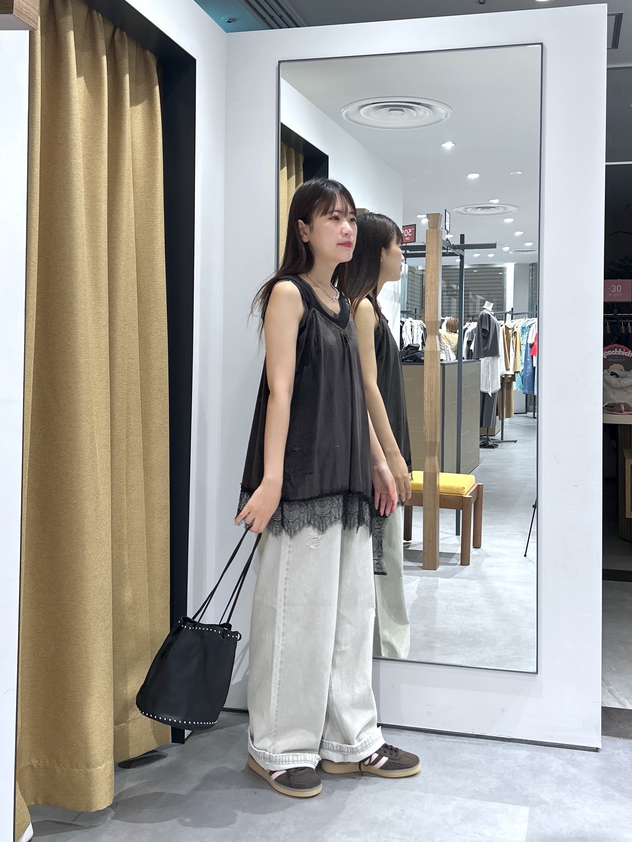 Renoさんの「INDIVI｜レース切替ベロアキャミ」を使ったコーディネート