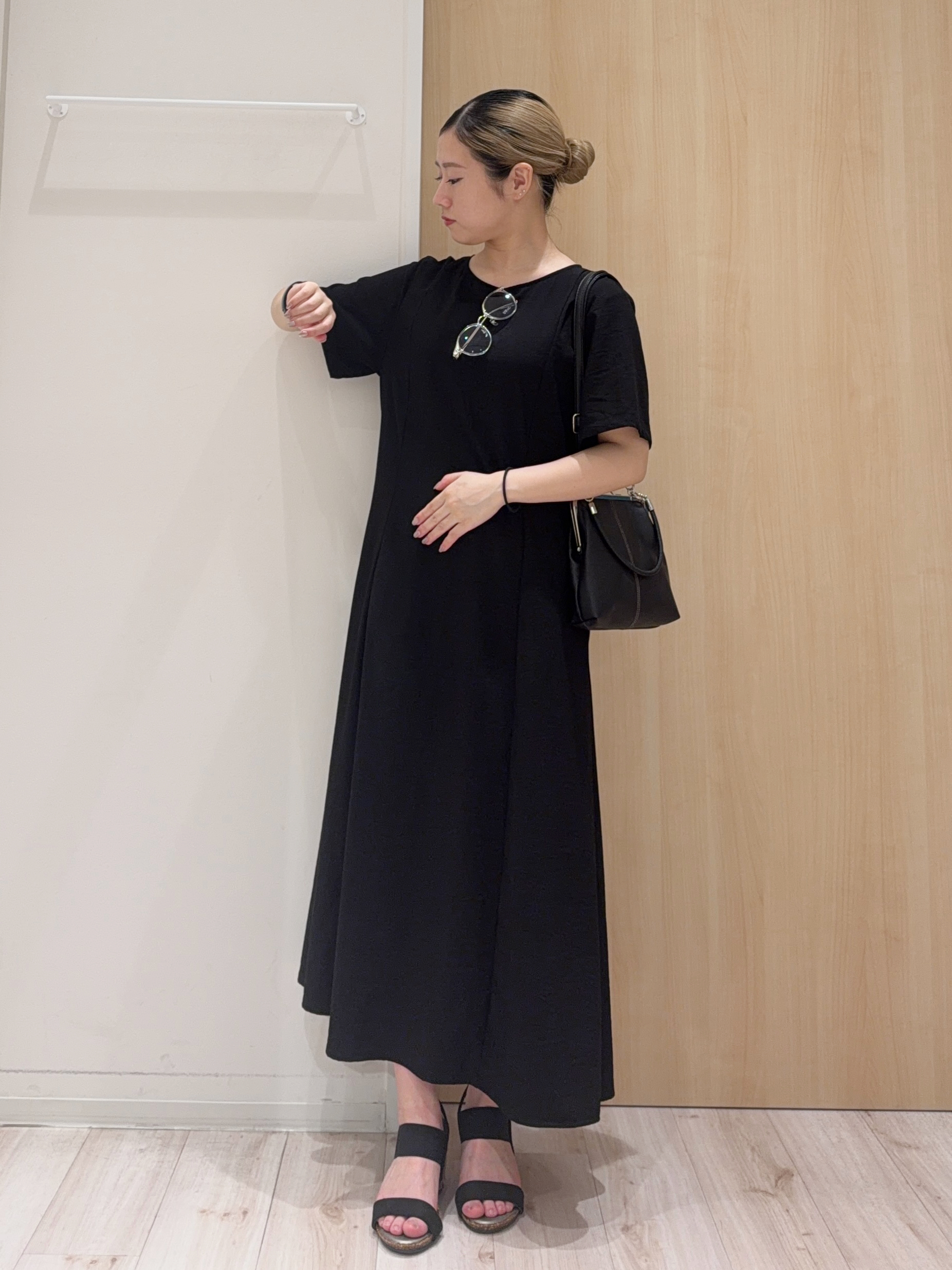 KAIRIさんの「SHOO･LA･RUE｜【ひんやり/UV/体型カバー】冷房対策にも さらとろ 5分袖ドルマンカーディガン」を使ったコーディネート