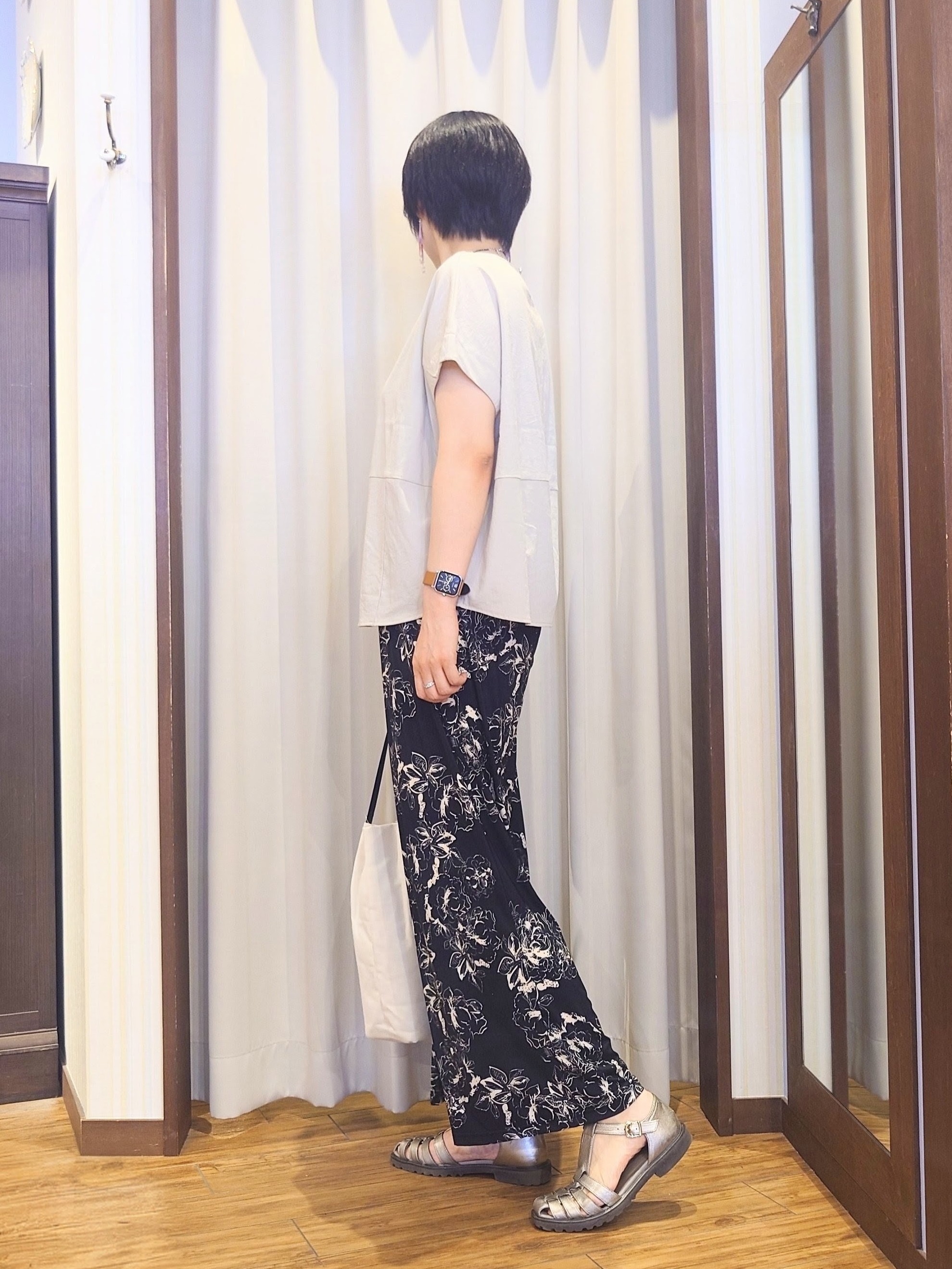 ERIKOさんの「SHOO･LA･RUE｜【洗濯機可/セットアップ可】軽凛(かろりん) シンプル上品 ひんやり切替コクーントップス」を使ったコーディネート