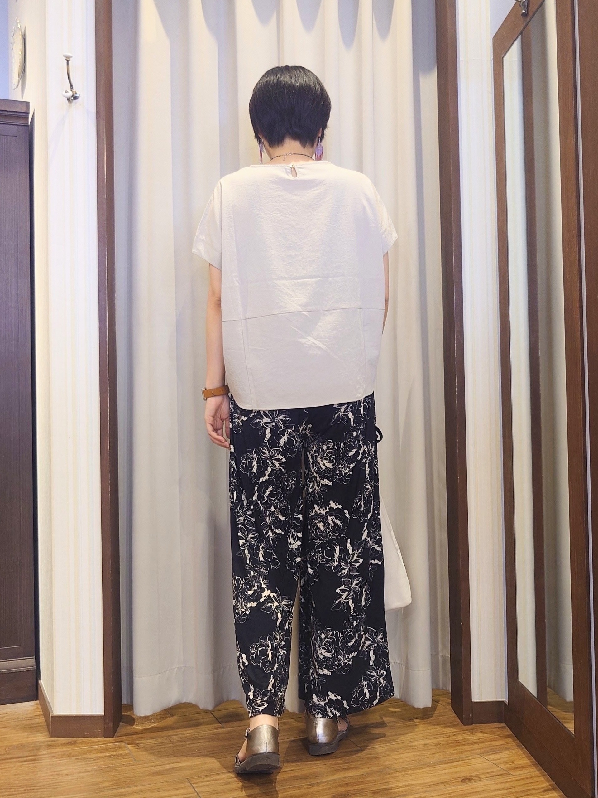 ERIKOさんの「SHOO･LA･RUE｜【洗濯機可/セットアップ可】軽凛(かろりん) シンプル上品 ひんやり切替コクーントップス」を使ったコーディネート
