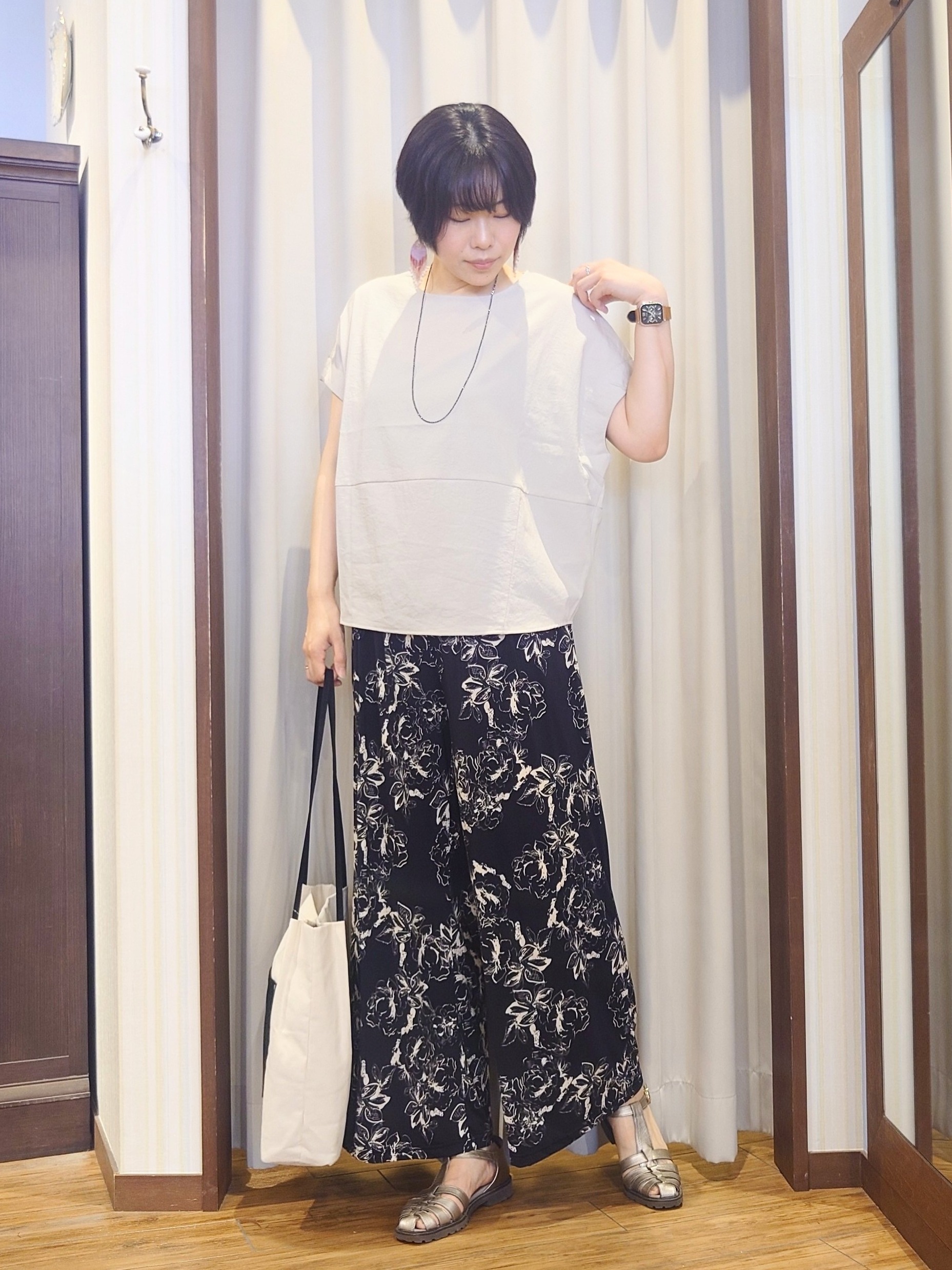 ERIKOさんの「SHOO･LA･RUE｜【洗濯機可/セットアップ可】軽凛(かろりん) シンプル上品 ひんやり切替コクーントップス」を使ったコーディネート