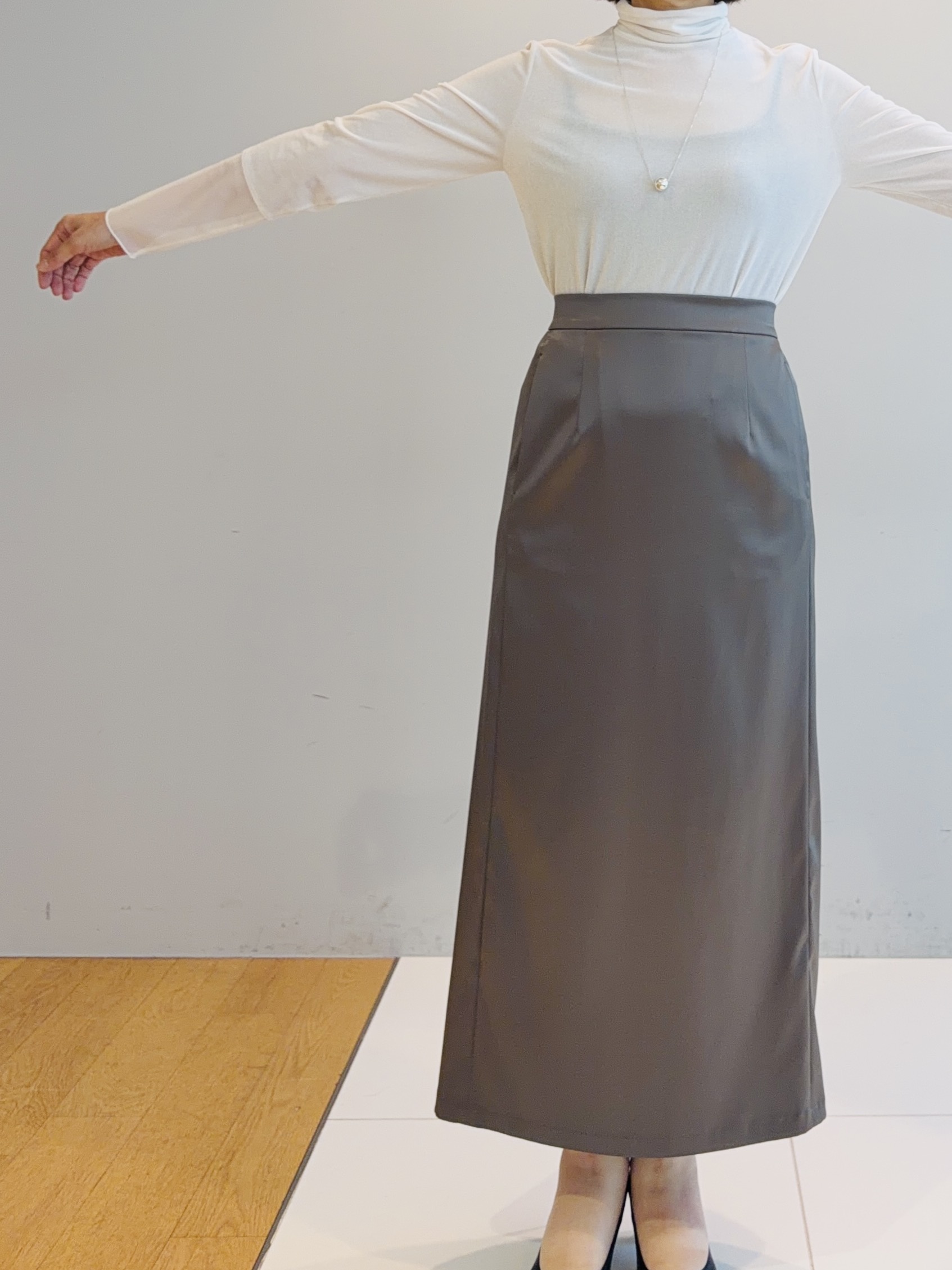 murayamaさんの「INDIVI｜【ラム革／美脚／通勤】レザーパンプス」を使ったコーディネート
