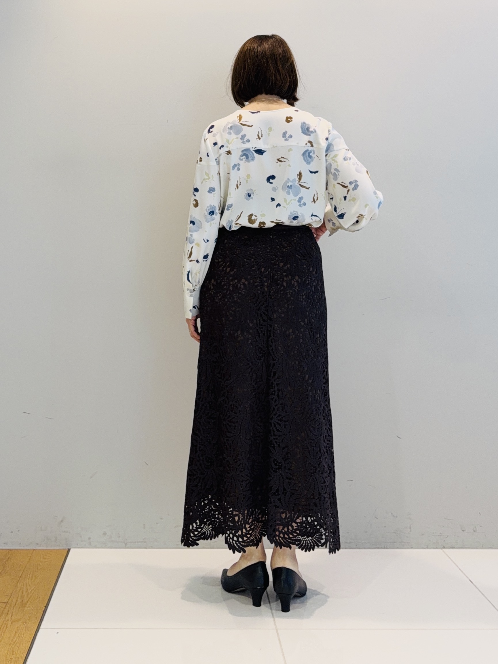 murayamaさんの「INDIVI｜【洗える／トレンド】リーフ柄レーススカート」を使ったコーディネート