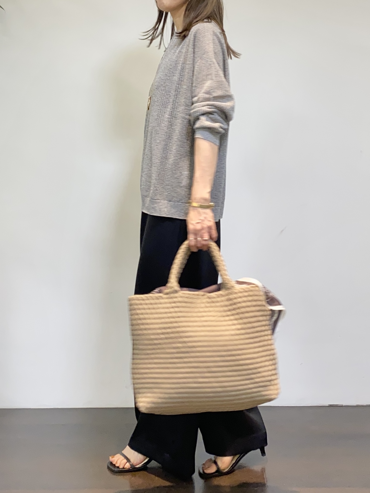 tomoさんの「UNTITLED｜シアーメッシュニット」を使ったコーディネート