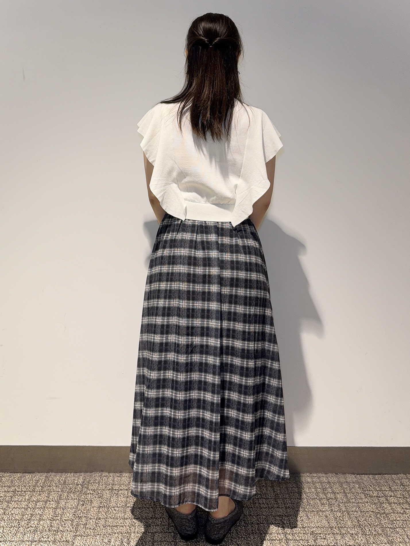 みーさんの「grove｜【低身長さんも選べる着丈・洗濯機◎】1枚で華やか 肩フリルニットドッキングワンピース」を使ったコーディネート