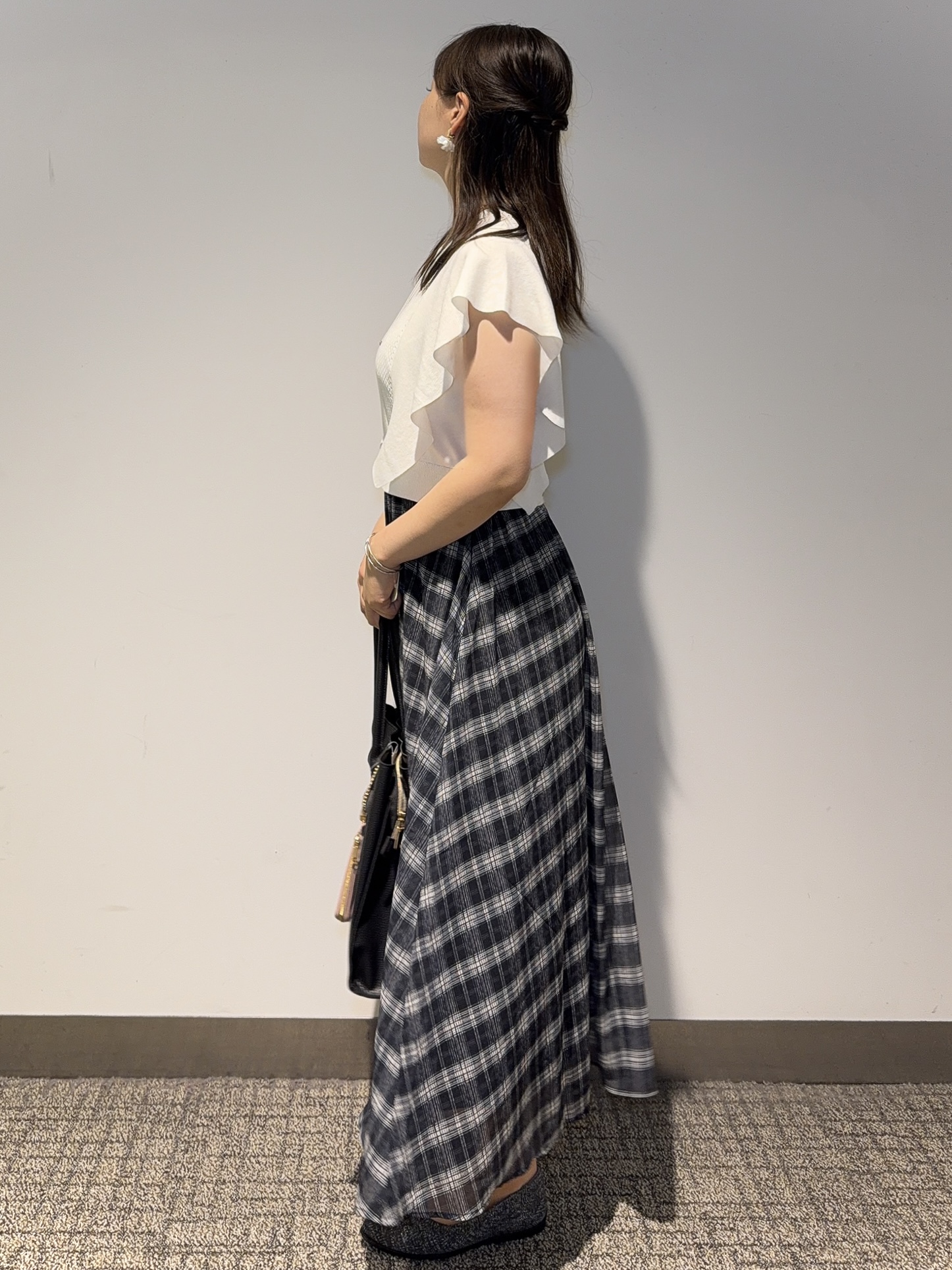みーさんの「grove｜【低身長さんも選べる着丈・洗濯機◎】1枚で華やか 肩フリルニットドッキングワンピース」を使ったコーディネート