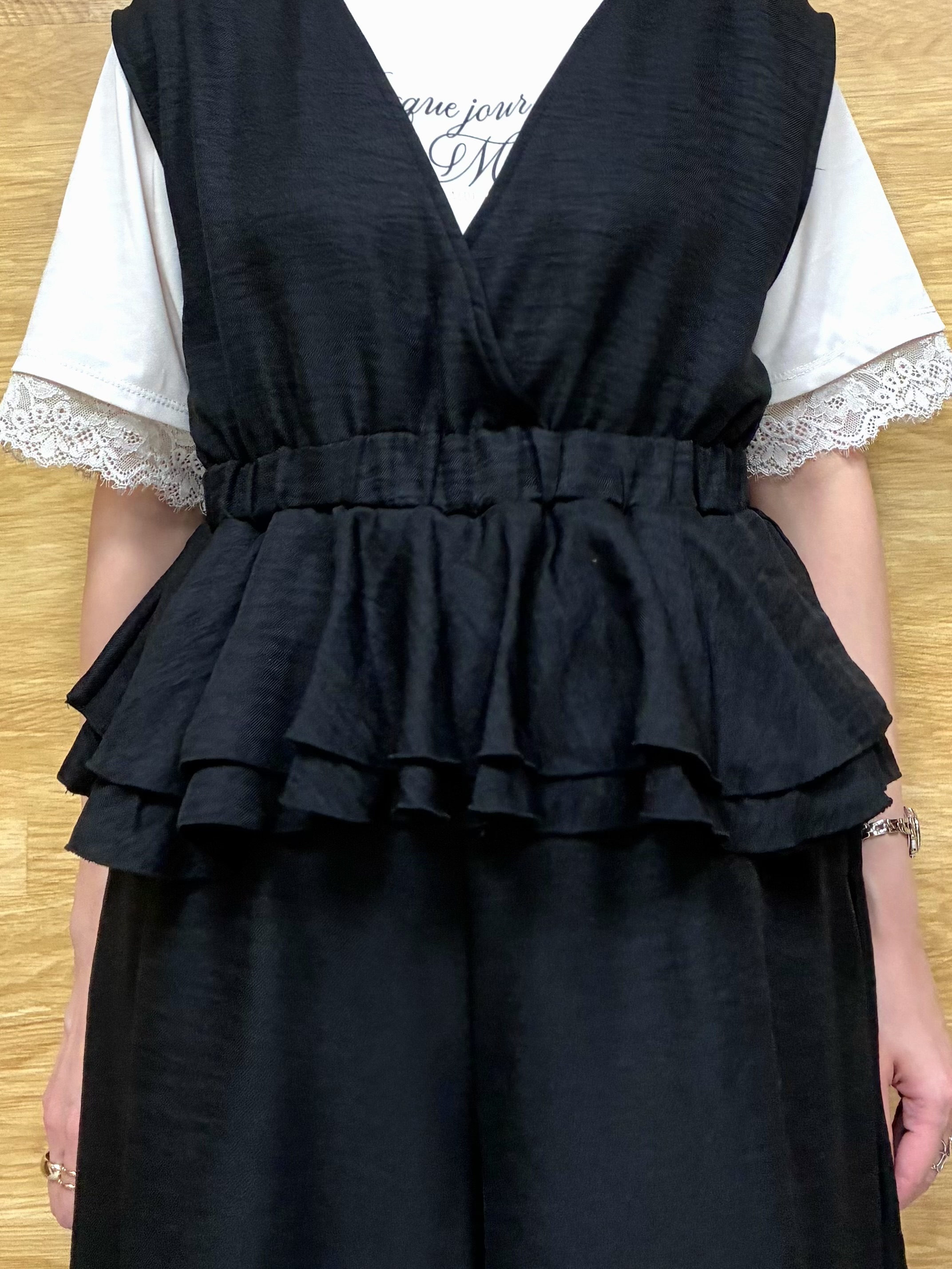 もすさんの「SHOO･LA･RUE｜【S-LL/洗濯機可】ラクにキレイに Vネックペプラムオールインワン」を使ったコーディネート
