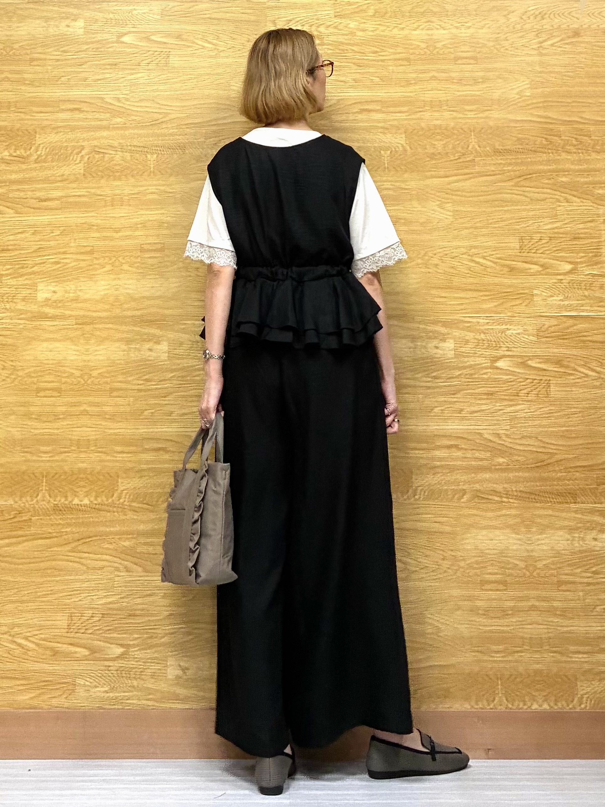 もすさんの「SHOO･LA･RUE｜【S-LL/洗濯機可】ラクにキレイに Vネックペプラムオールインワン」を使ったコーディネート