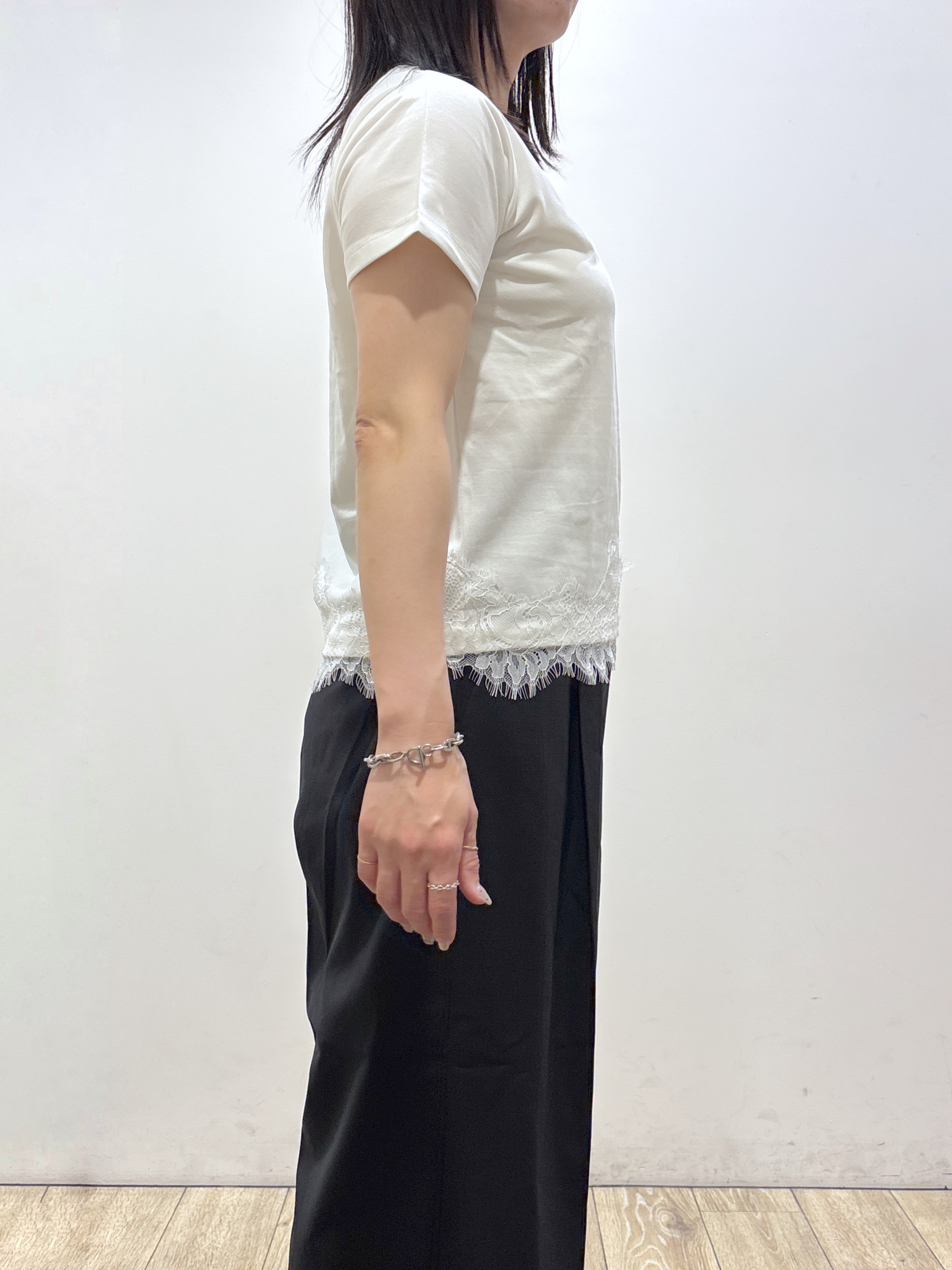 mameさんの「index｜【接触冷感／UVケア】裾レースロゴTシャツ《洗濯機OK／S-3L》」を使ったコーディネート