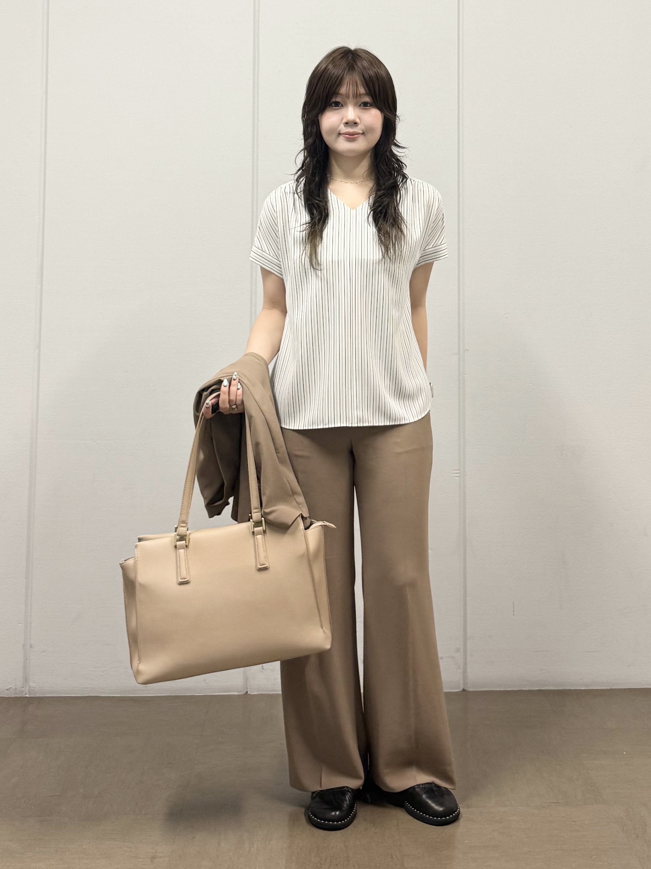 mizukiさんの「INDIVI｜【清涼感／UVケア／接触冷感】Vネックストライプブラウス」を使ったコーディネート