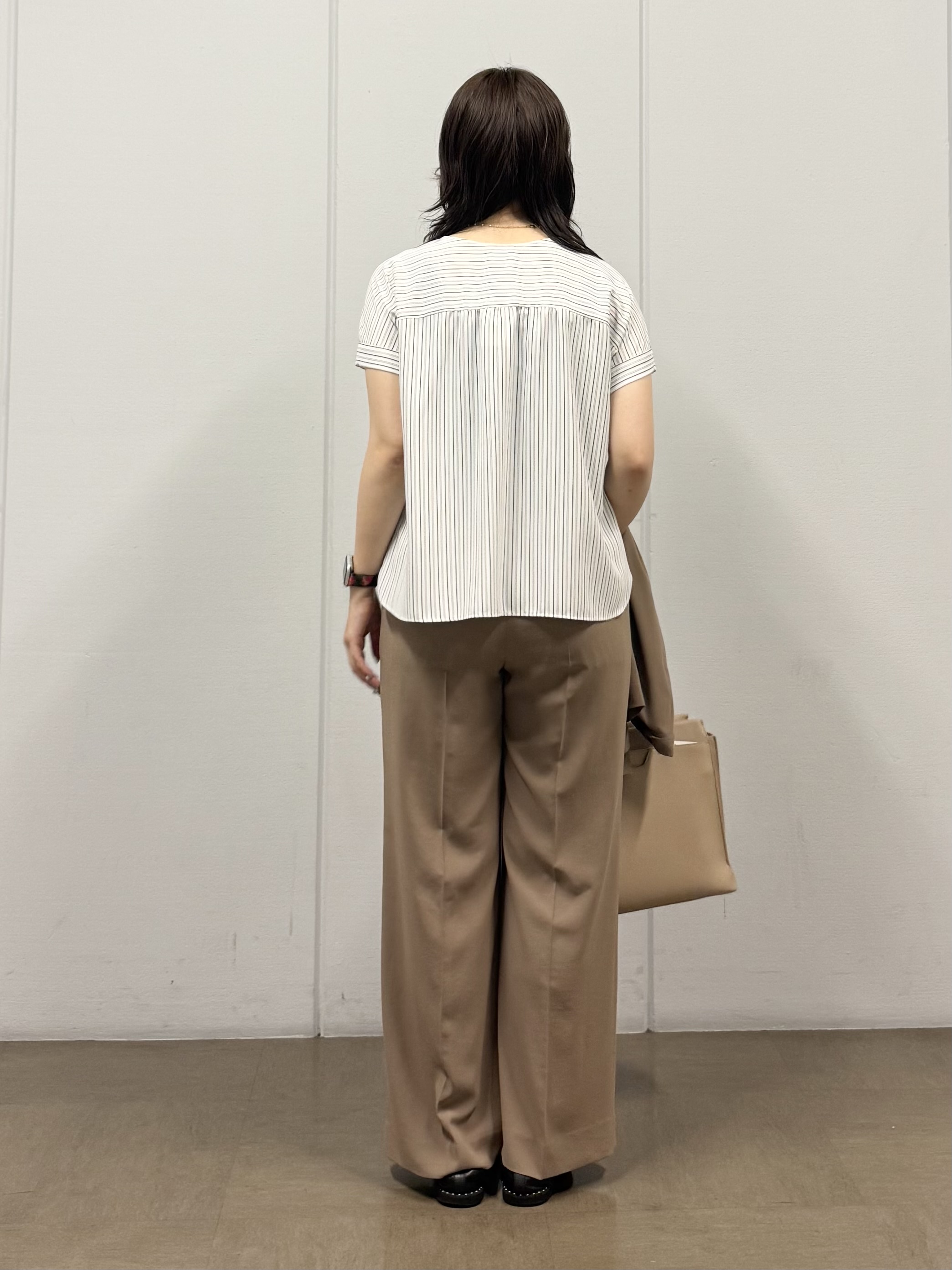 mizukiさんの「INDIVI｜【清涼感／UVケア／接触冷感】Vネックストライプブラウス」を使ったコーディネート