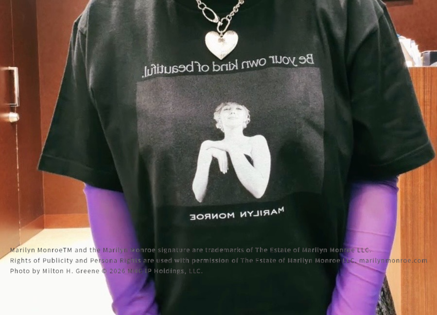 735さんの「TAKEO KIKUCHI｜【別注】マリリン・モンロー/フォトTシャツ」を使ったコーディネート