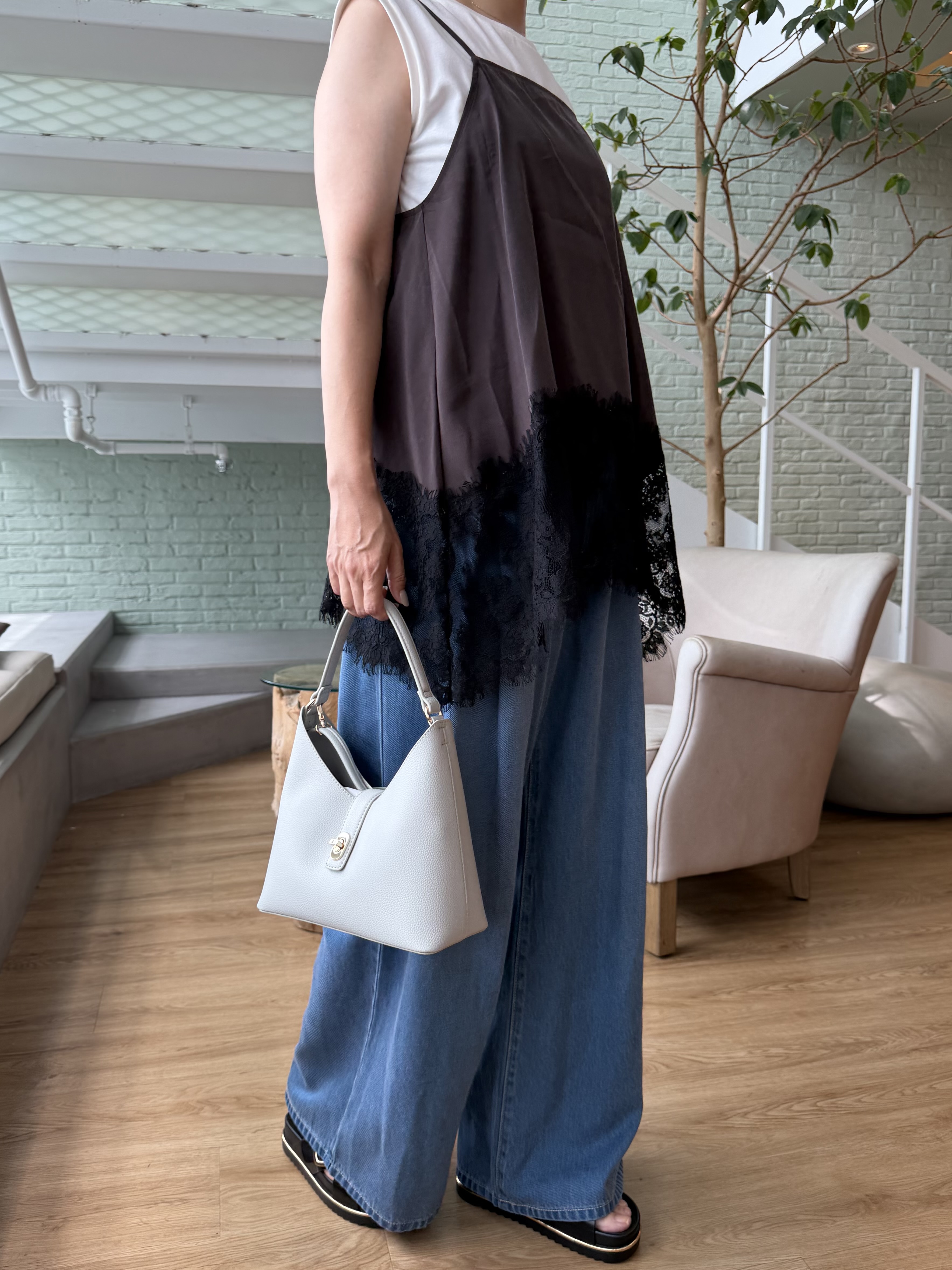 Mariko.Sさんの「OPAQUE.CLIP｜裾レース マットサテンキャミブラウス【洗濯機OK】」を使ったコーディネート