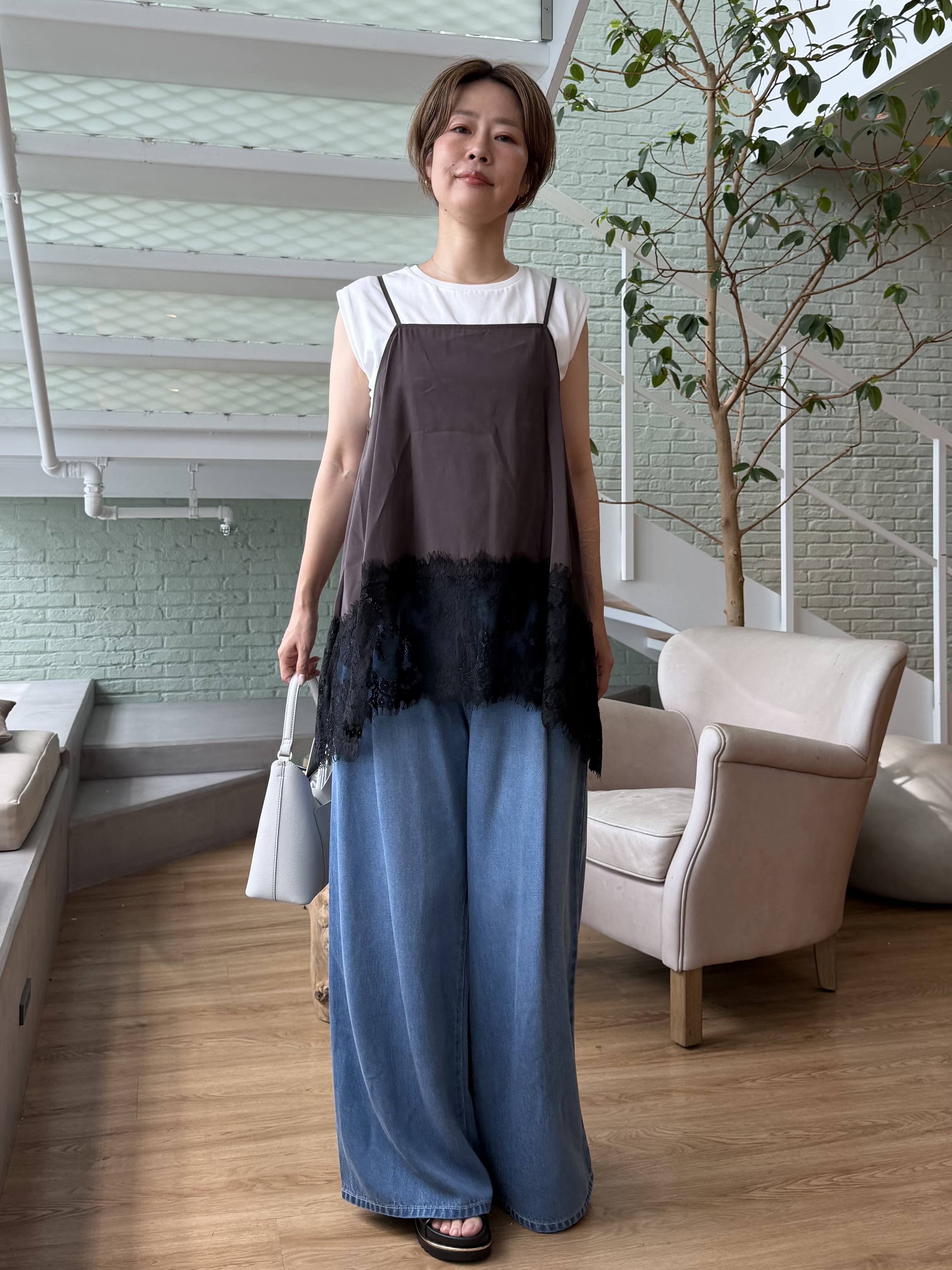 Mariko.Sさんの「OPAQUE.CLIP｜裾レース マットサテンキャミブラウス【洗濯機OK】」を使ったコーディネート