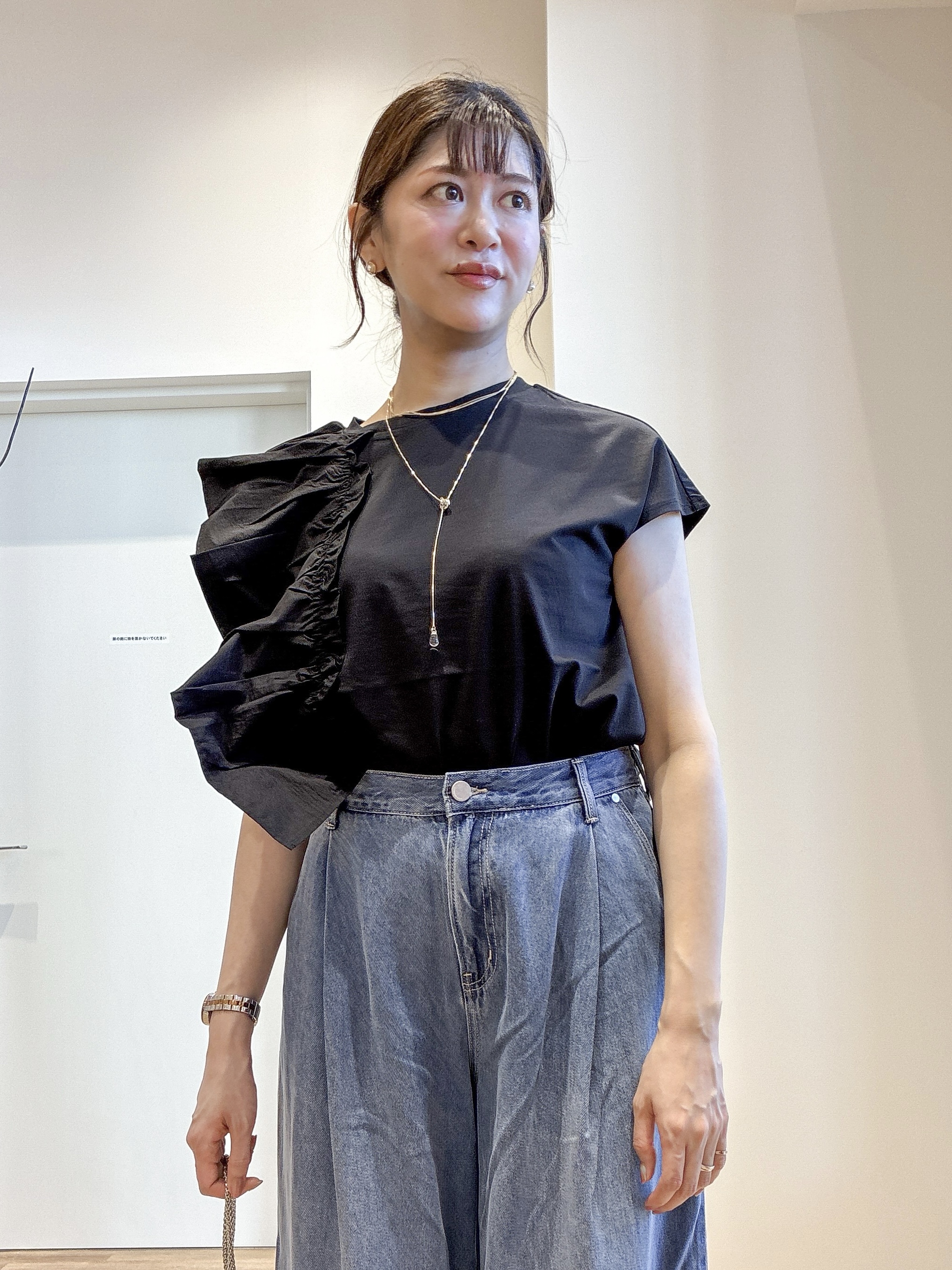 もんちゃんさんの「OPAQUE.CLIP｜【UVケア／接触冷感】アシメフリルドッキングカットソー《洗濯機OK》」を使ったコーディネート