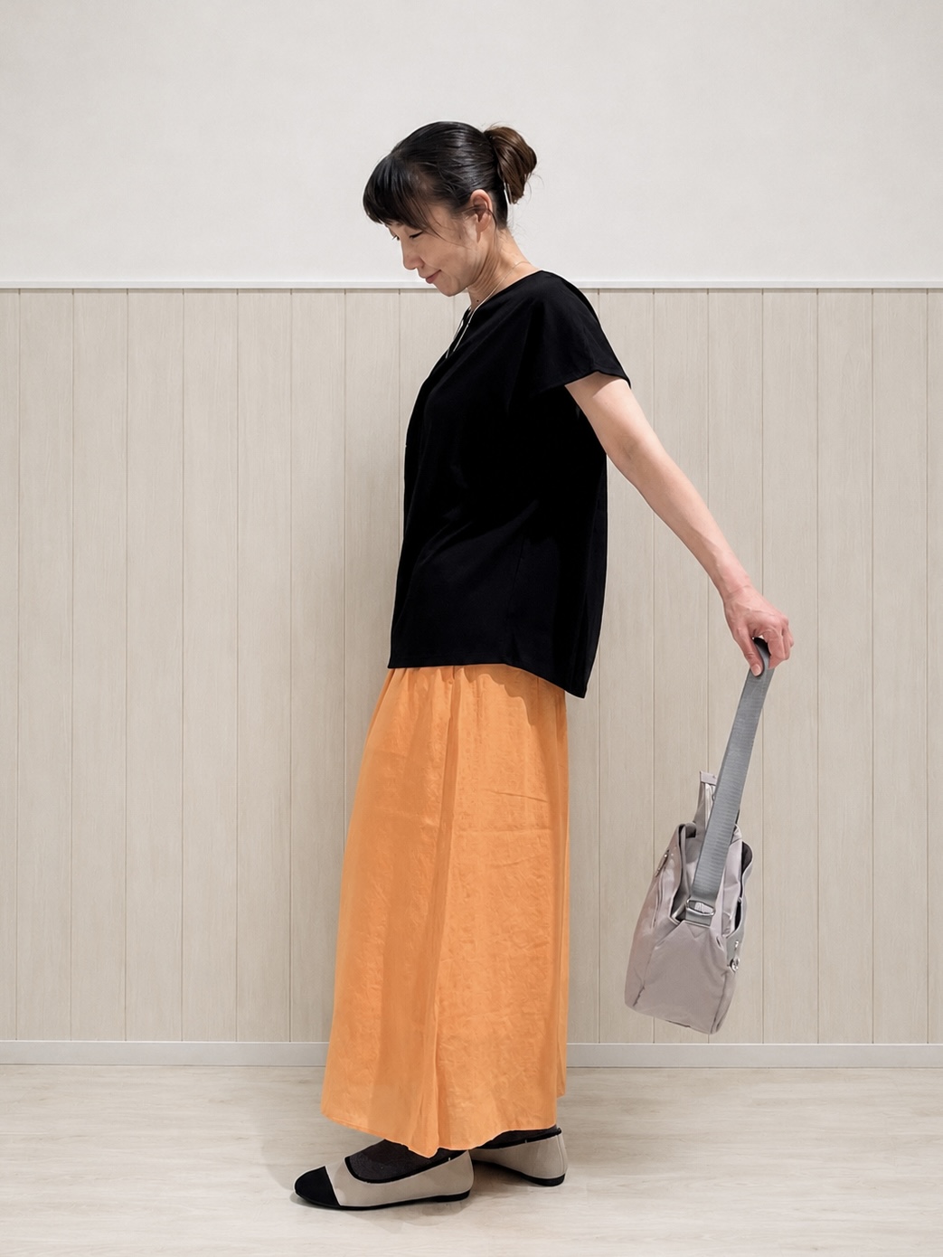 まつみさんの「SHOO･LA･RUE｜【ひんやり/前後2WAY/S-LL】楽に着られて好印象 やわらかトップス」を使ったコーディネート