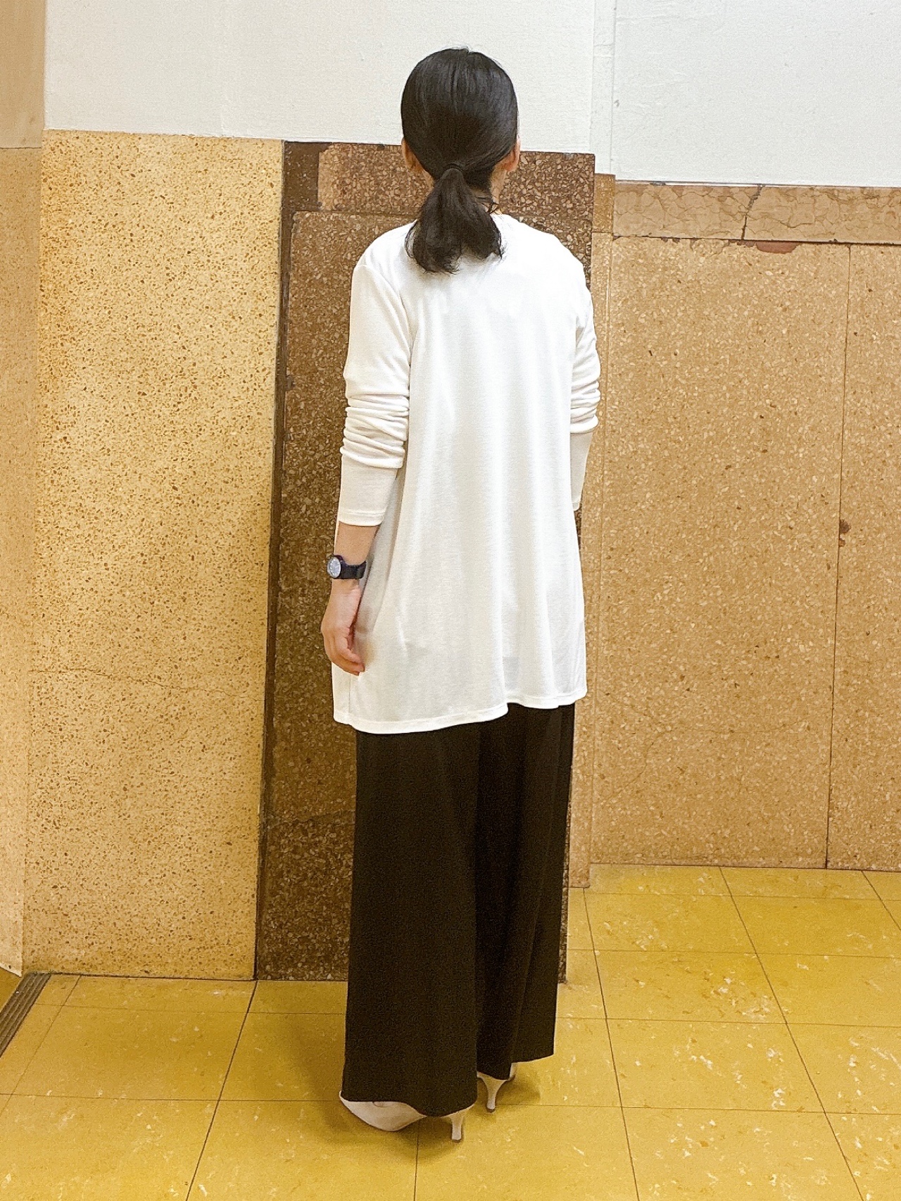 hattoriさんの「INDIVI｜【バックシャン】異素材ドッキングプルオーバー」を使ったコーディネート