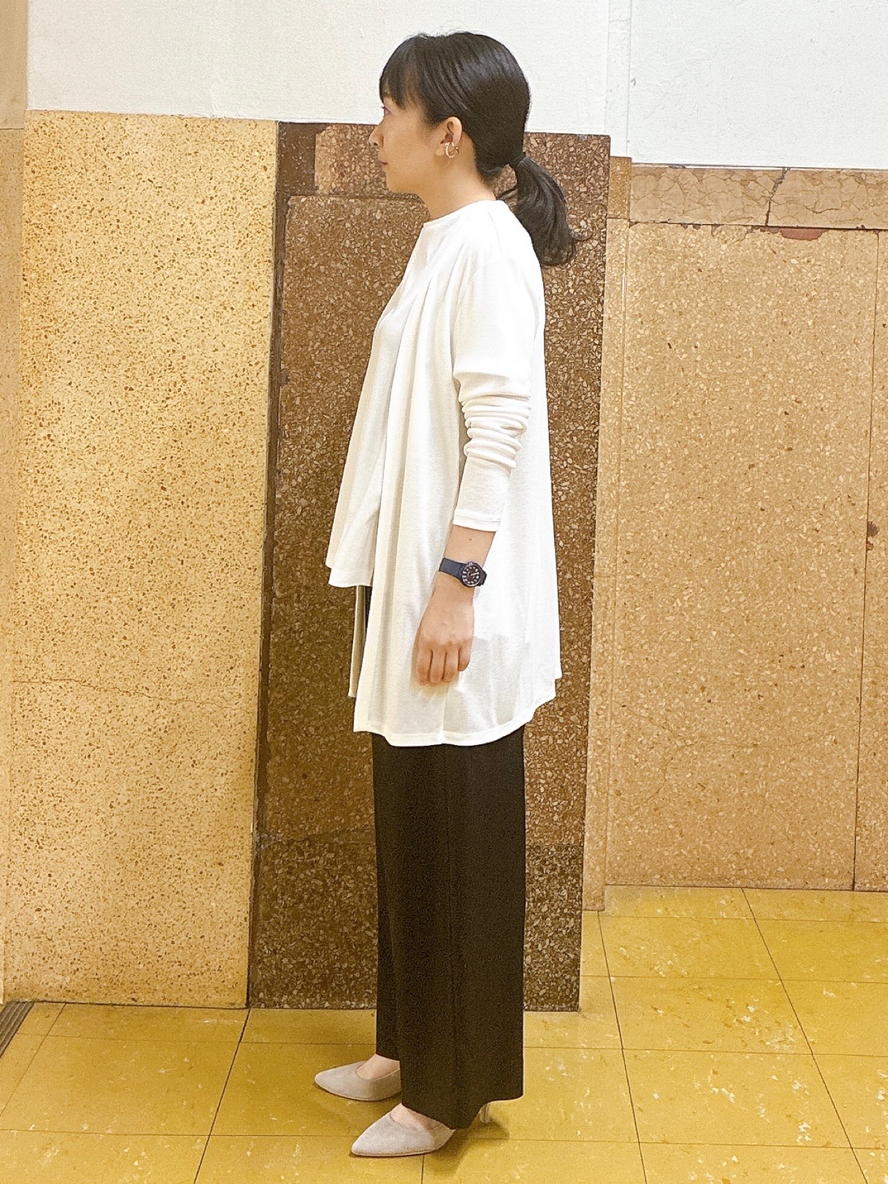 hattoriさんの「INDIVI｜【バックシャン】異素材ドッキングプルオーバー」を使ったコーディネート