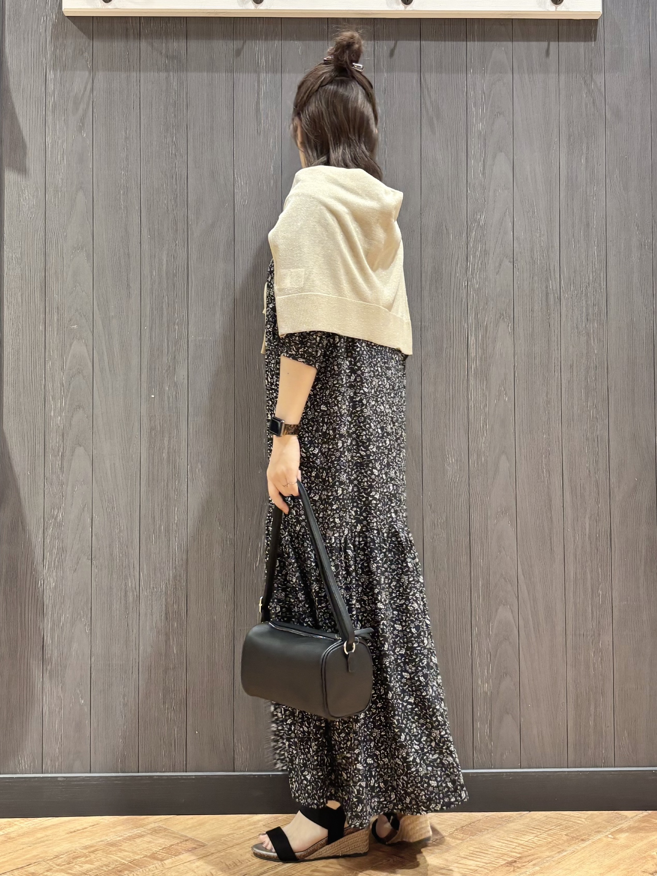 meiさんの「SHOO･LA･RUE｜花柄ティアードワンピース」を使ったコーディネート
