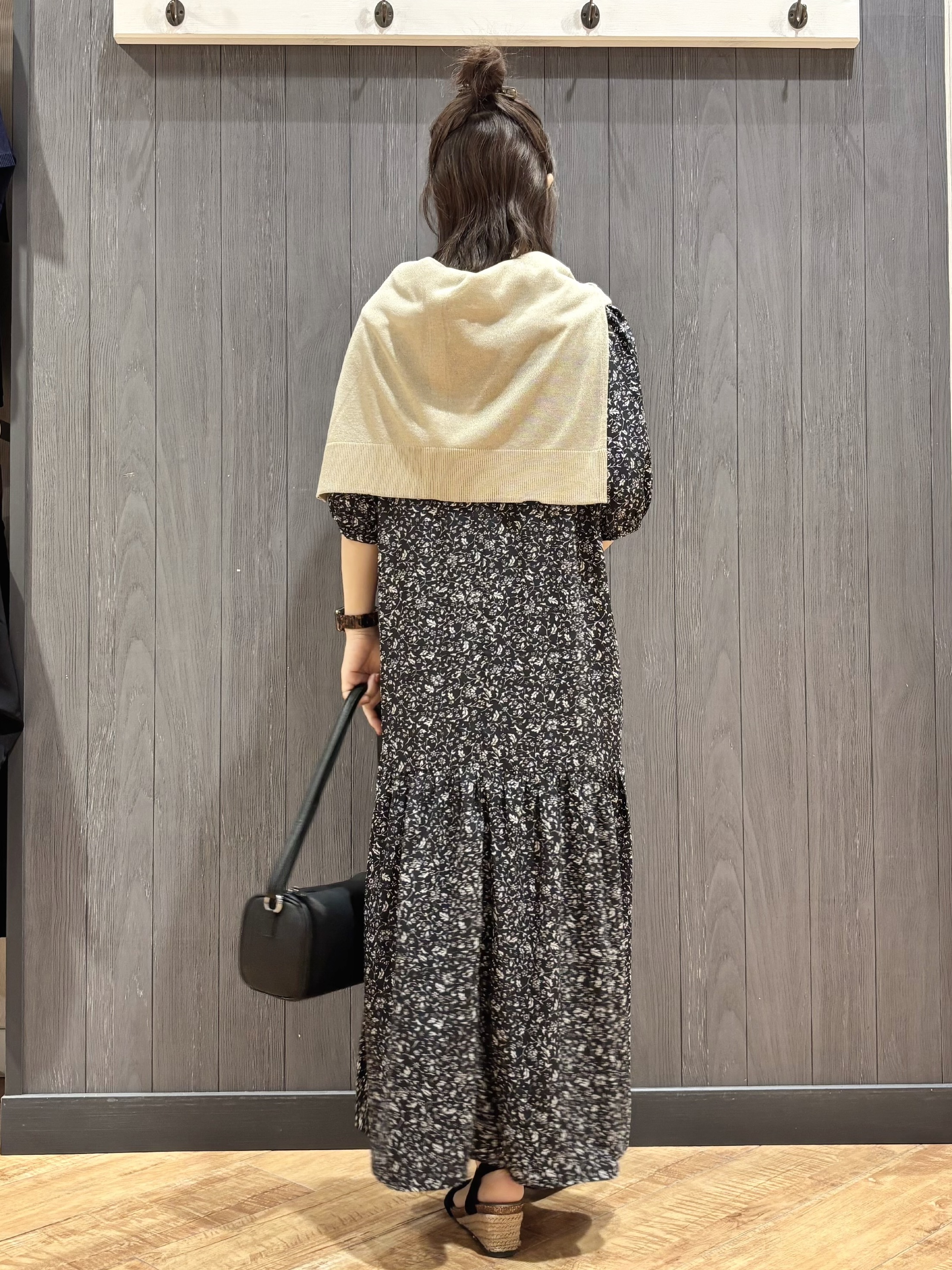 meiさんの「SHOO･LA･RUE｜花柄ティアードワンピース」を使ったコーディネート