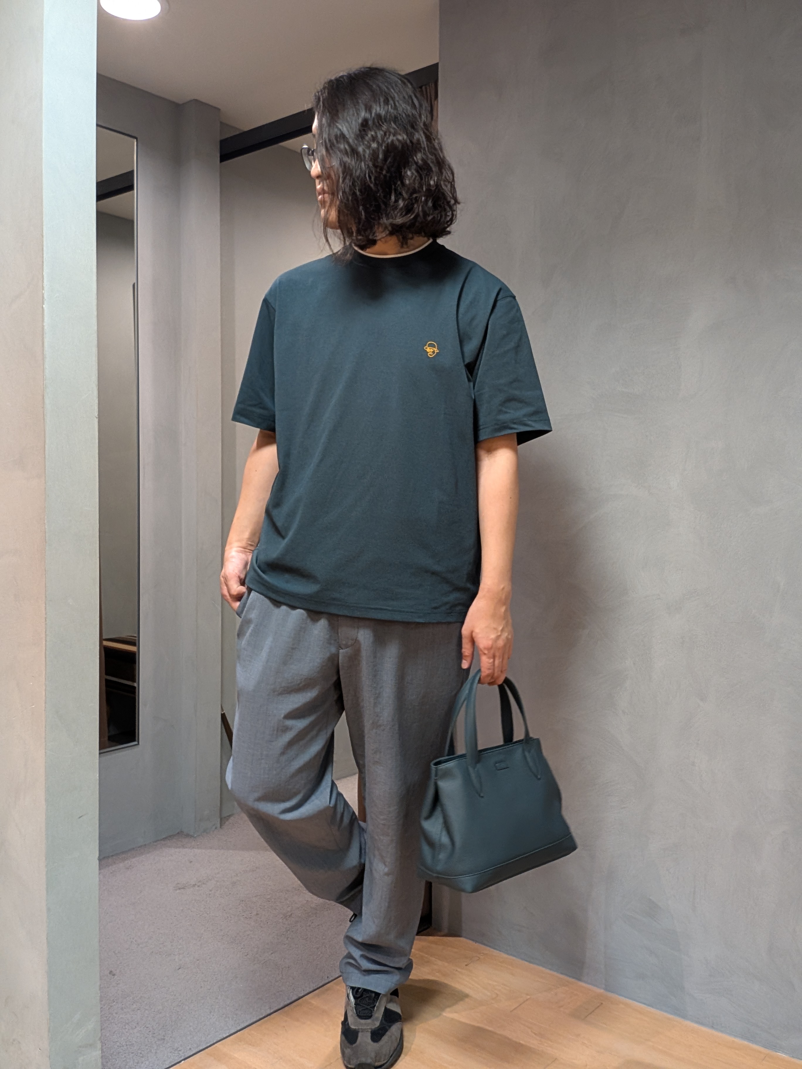 yasuさんの「TAKEO KIKUCHI｜【汗染み軽減/接触冷感】フェイクレイヤード ワンポイント刺繍Ｔシャツ」を使ったコーディネート