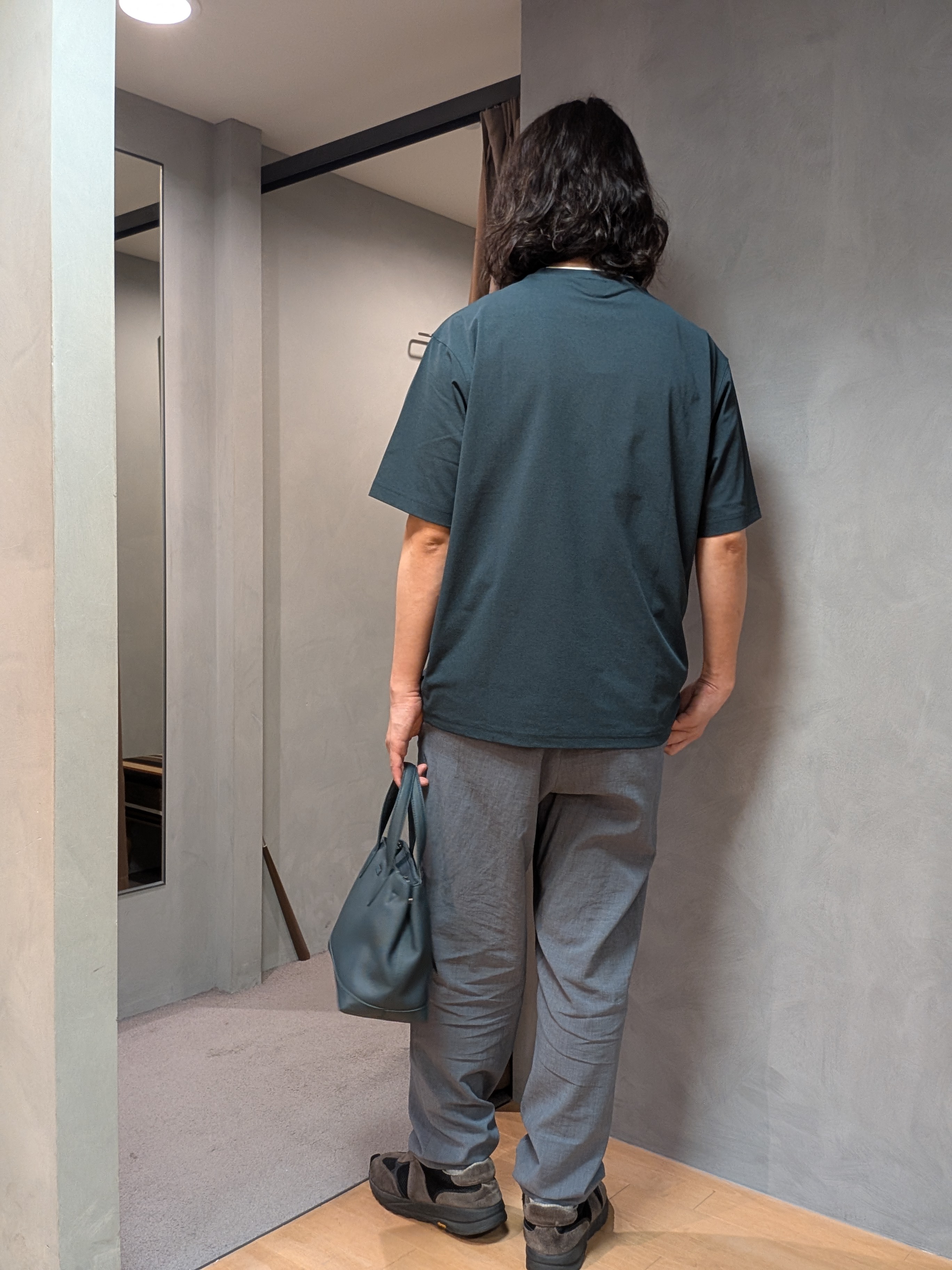 yasuさんの「TAKEO KIKUCHI｜【汗染み軽減/接触冷感】フェイクレイヤード ワンポイント刺繍Ｔシャツ」を使ったコーディネート
