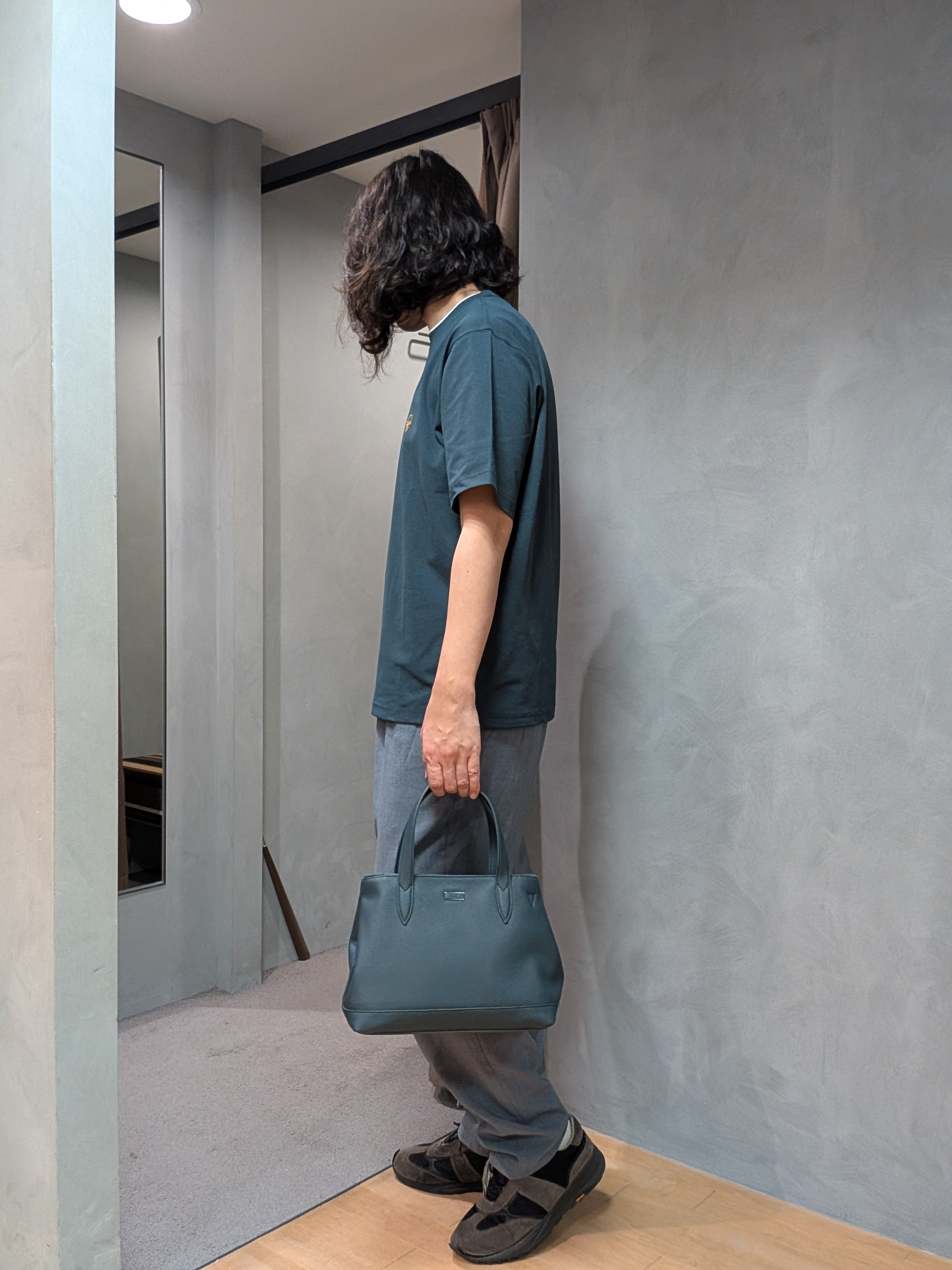 yasuさんの「TAKEO KIKUCHI｜【汗染み軽減/接触冷感】フェイクレイヤード ワンポイント刺繍Ｔシャツ」を使ったコーディネート