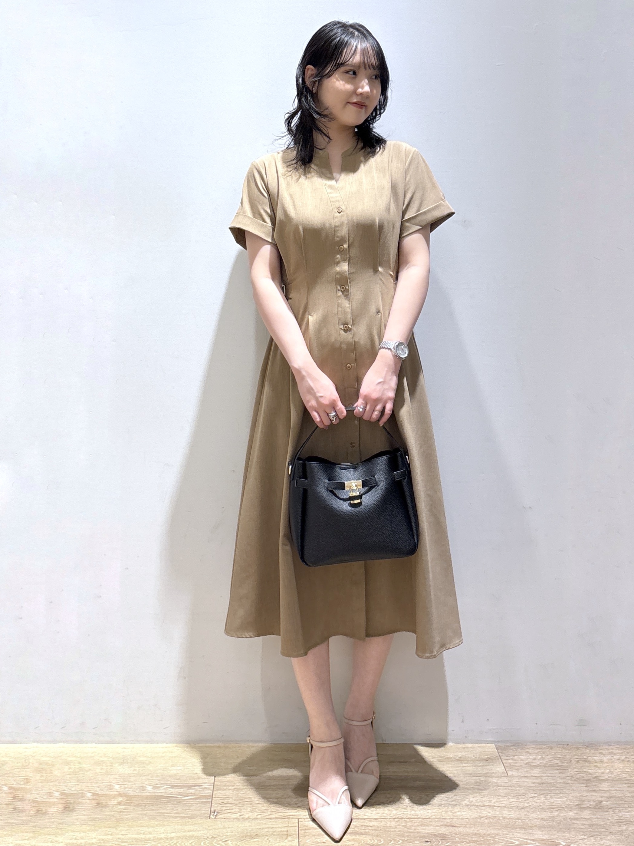 mizukiさんの「index｜【接触冷感／吸水速乾／UVケア】リネンライクサイドベルトシャツワンピース《透け防止／洗濯機OK》」を使ったコーディネート