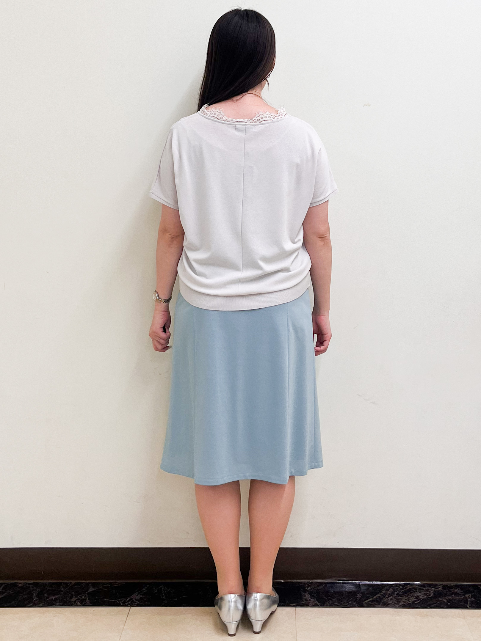 mikikoさんの「Reflect｜【二の腕カバー／手洗い可】ネックレース フレンチスリーブニット」を使ったコーディネート