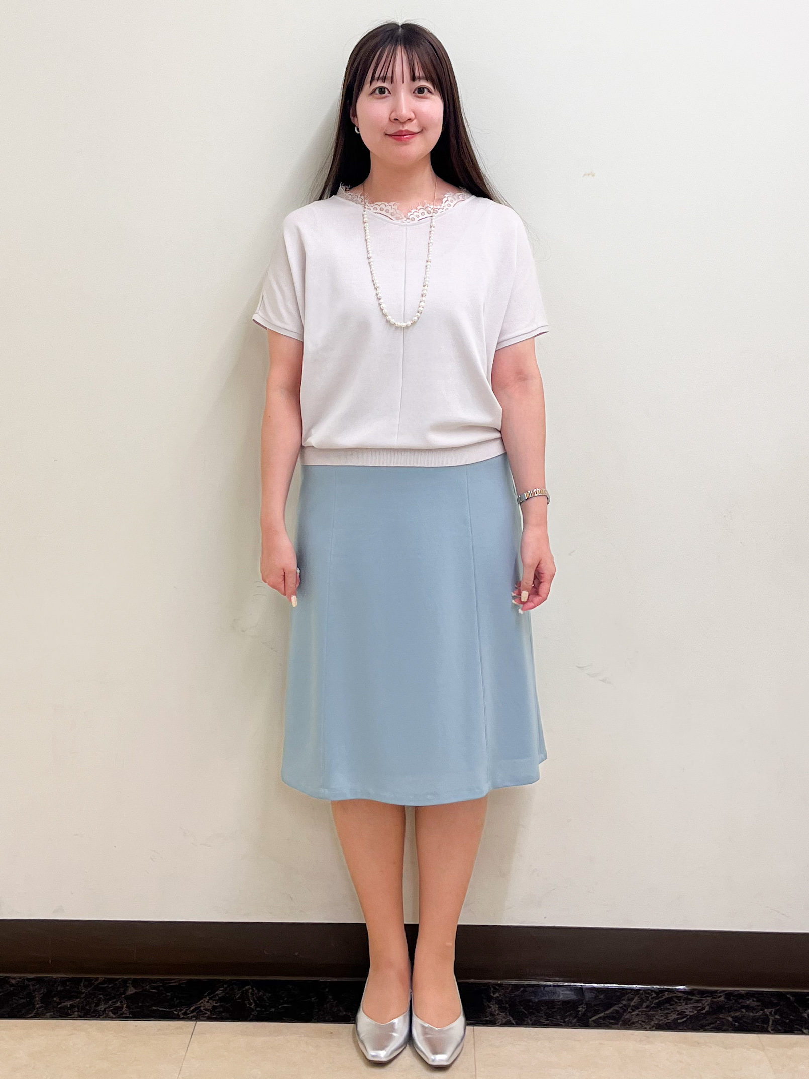 mikikoさんの「Reflect｜【二の腕カバー／手洗い可】ネックレース フレンチスリーブニット」を使ったコーディネート