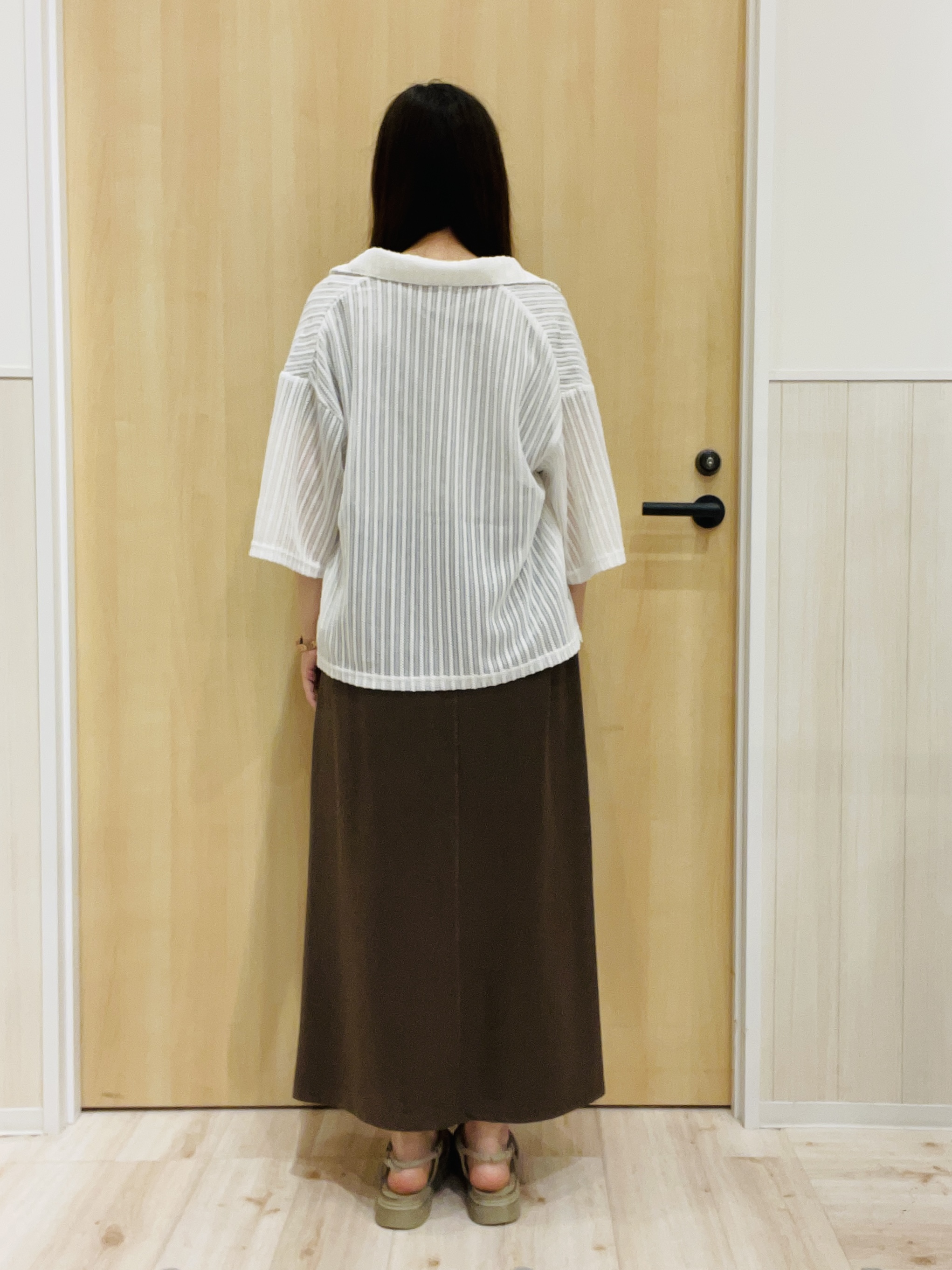 minamiさんの「SHOO･LA･RUE｜【洗濯機可/S-LL】軽やかで涼しげな 透かしレース風前開きシャツ」を使ったコーディネート