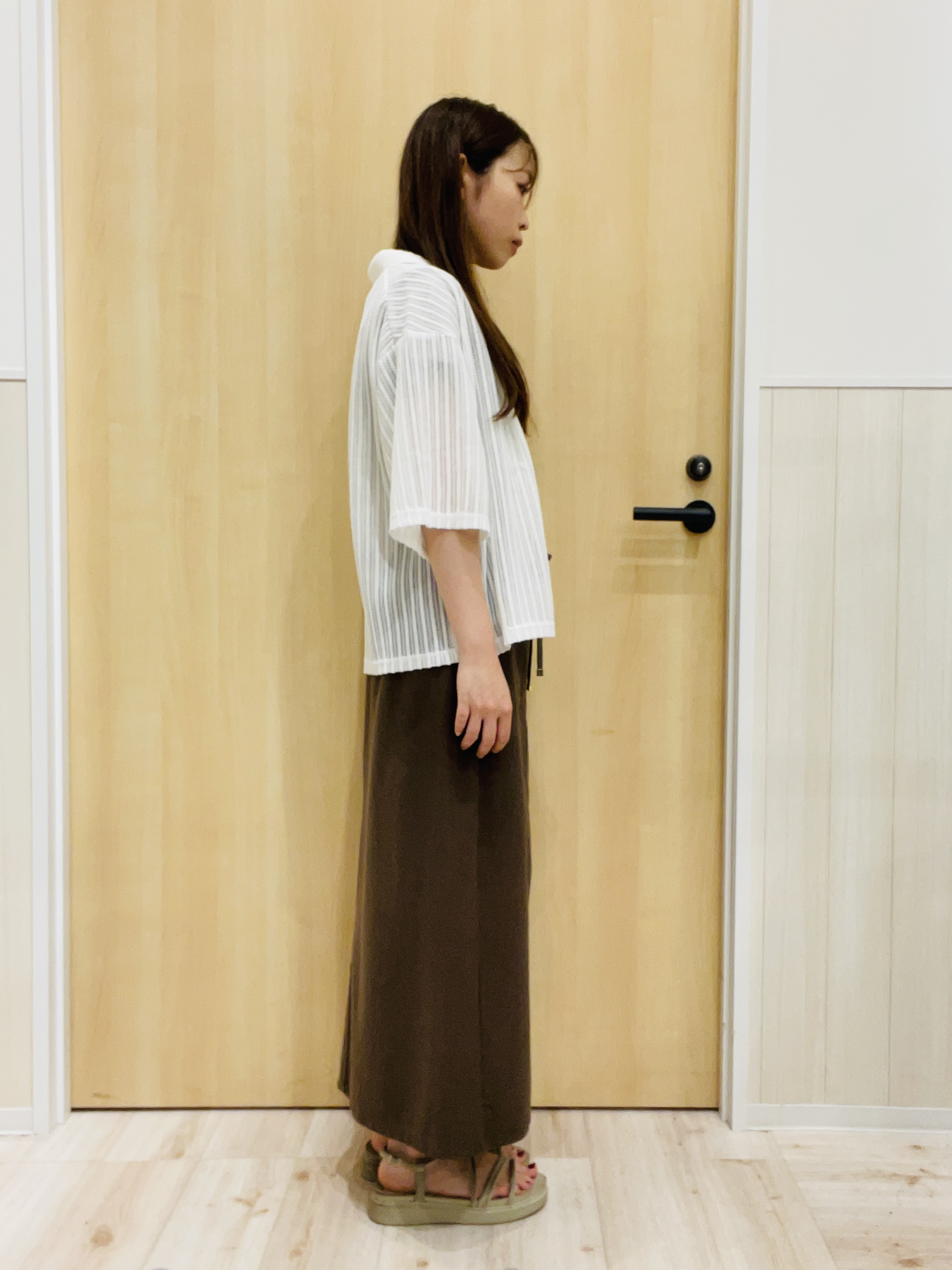 minamiさんの「SHOO･LA･RUE｜【洗濯機可/S-LL】軽やかで涼しげな 透かしレース風前開きシャツ」を使ったコーディネート