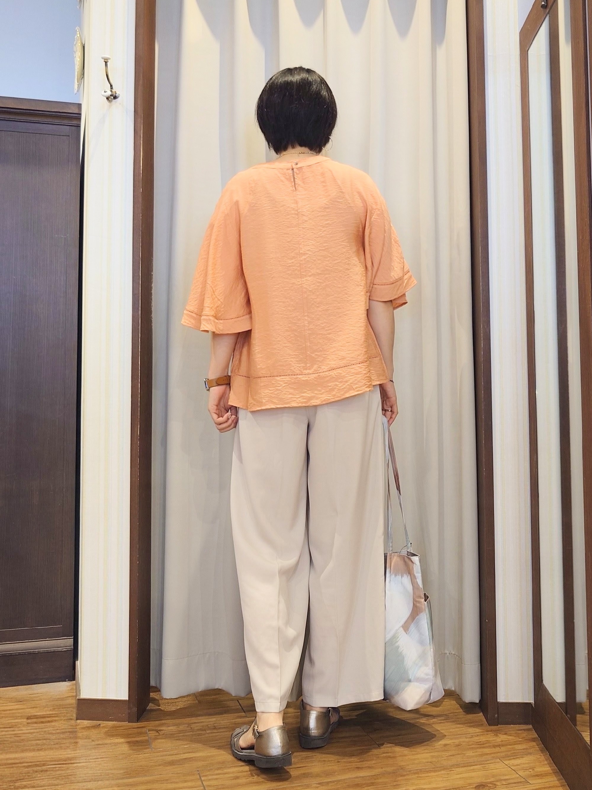 ERIKOさんの「SHOO･LA･RUE｜【ひんやり/S-LL/体型カバー】はしごレースが涼し気な スラブポンチョ風ブラウス」を使ったコーディネート