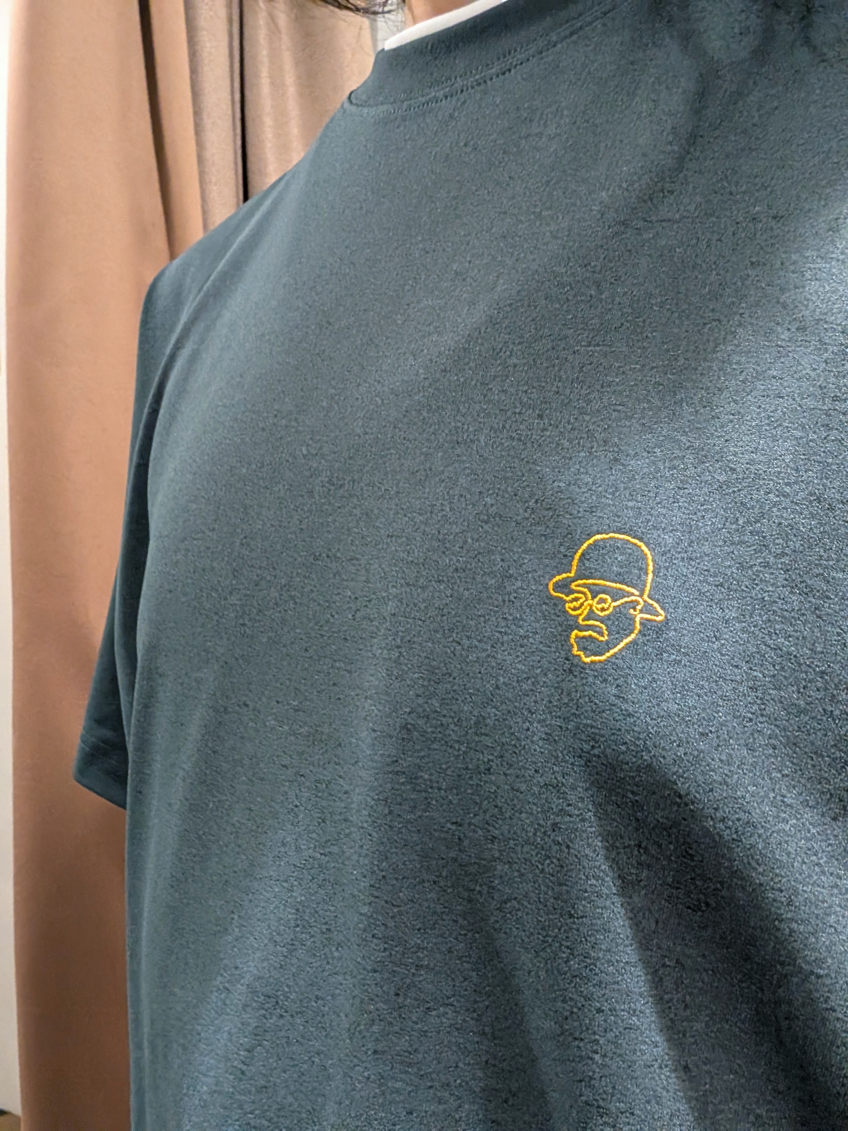 yasuさんの「TAKEO KIKUCHI｜【汗染み軽減/接触冷感】フェイクレイヤード ワンポイント刺繍Ｔシャツ」を使ったコーディネート