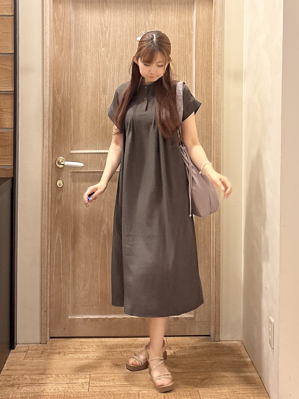 miiさんの「SHOO･LA･RUE｜【S-LL/洗濯機可】ピンタックデザインがサマ見え Aラインワンピース」を使ったコーディネート