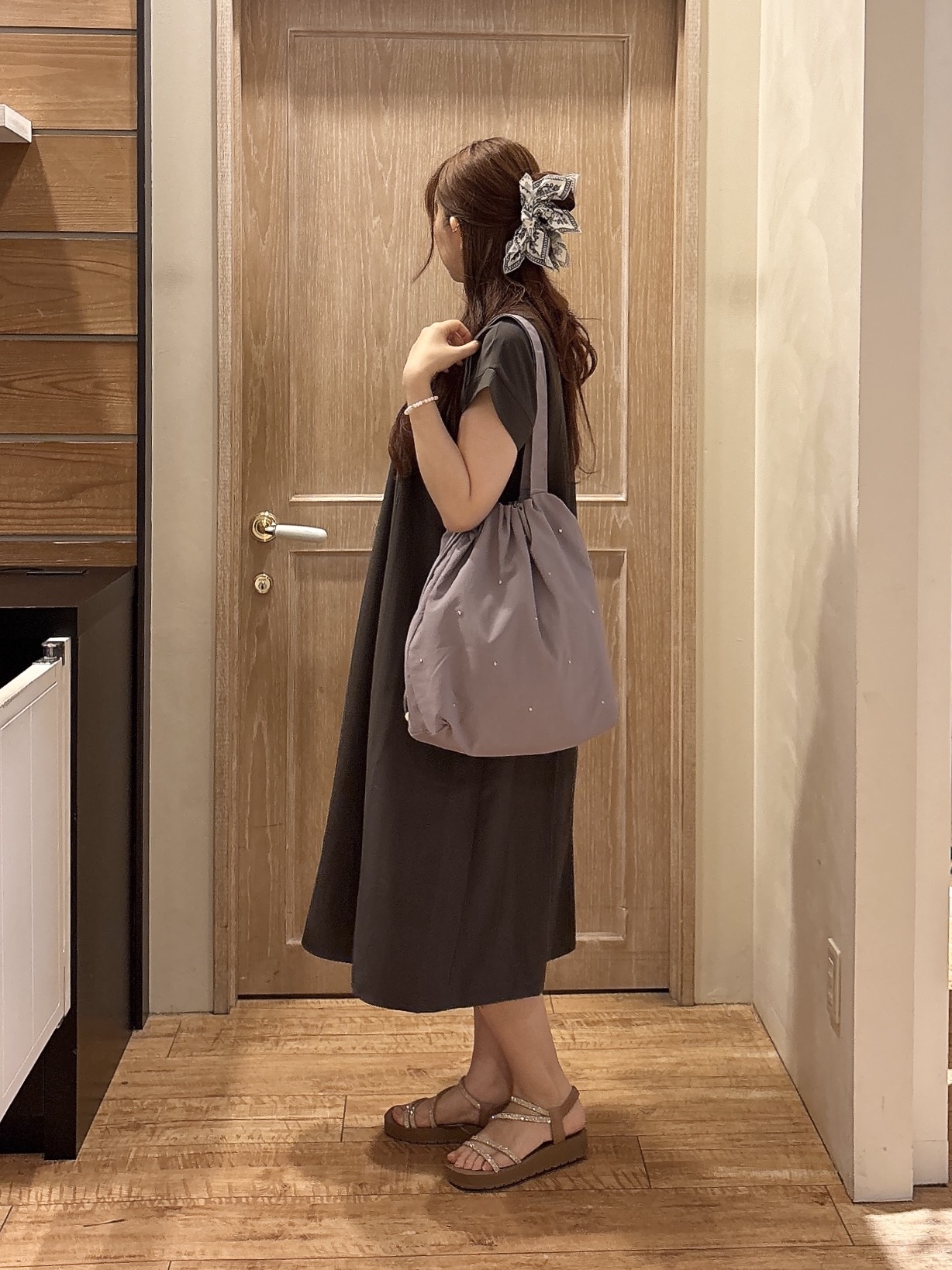 miiさんの「SHOO･LA･RUE｜【S-LL/洗濯機可】ピンタックデザインがサマ見え Aラインワンピース」を使ったコーディネート