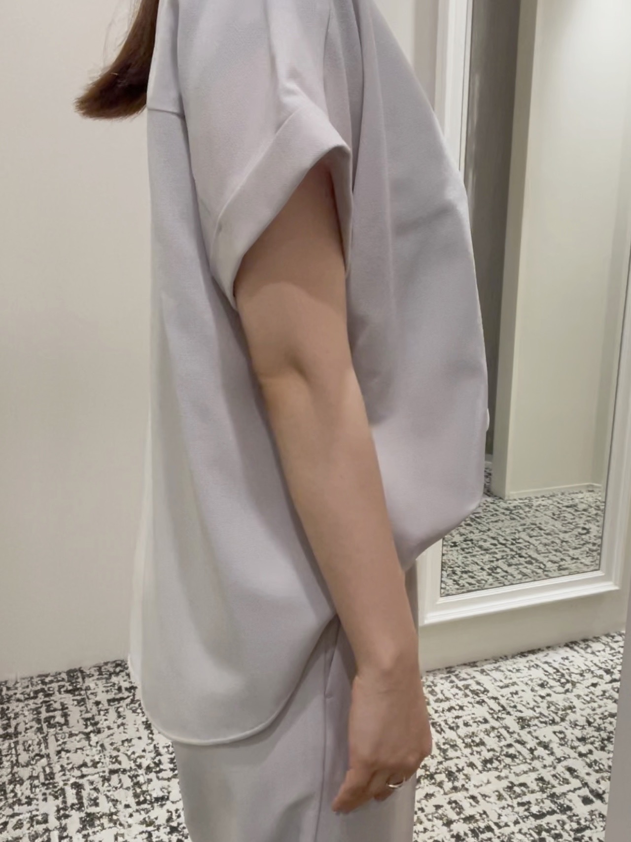 ELENAさんの「UNTITLED｜【残暑も快適/セットアップ可/接触冷感】エアリークールブラウス」を使ったコーディネート