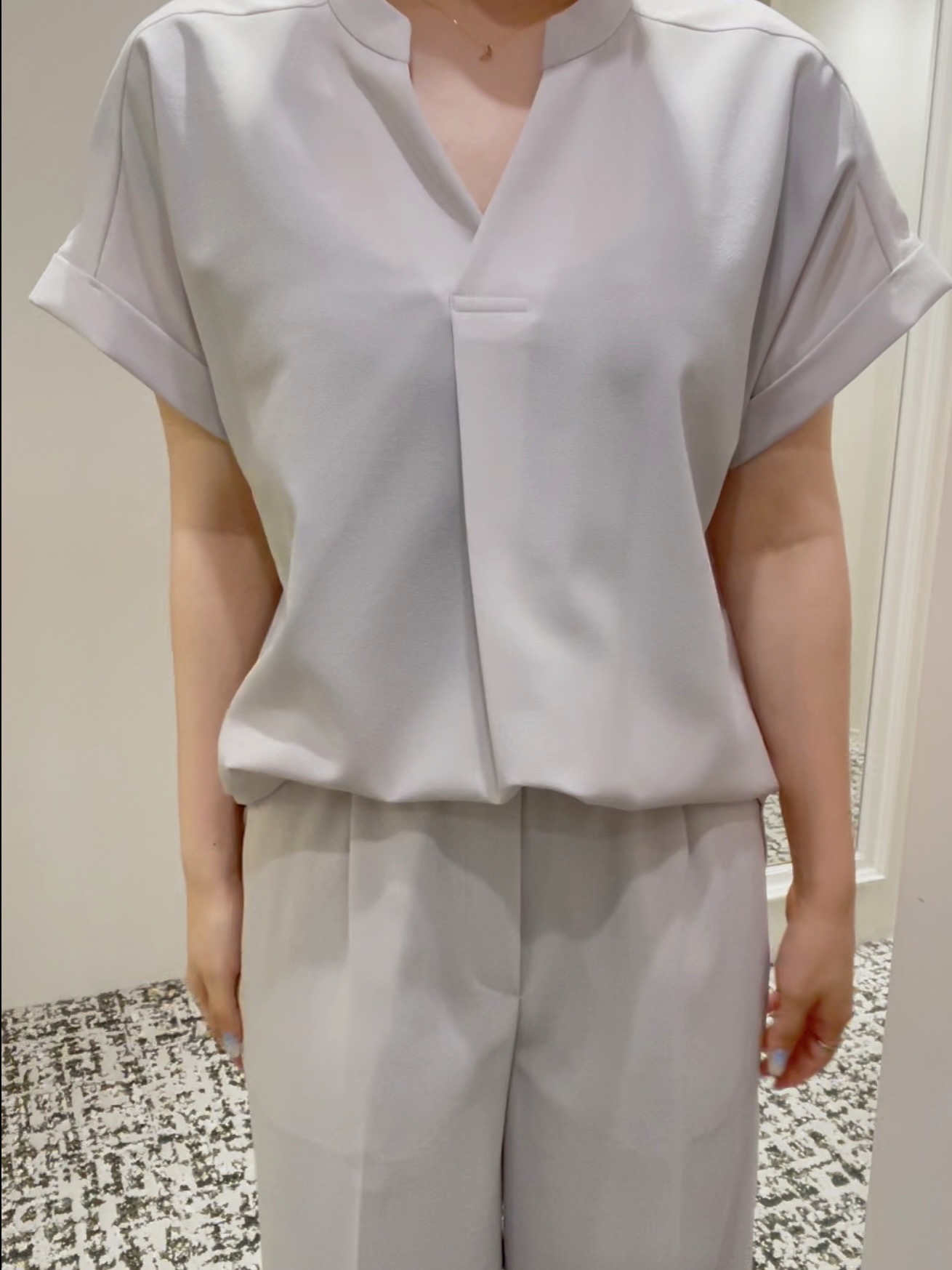 ELENAさんの「UNTITLED｜【残暑も快適/セットアップ可/接触冷感】エアリークールブラウス」を使ったコーディネート