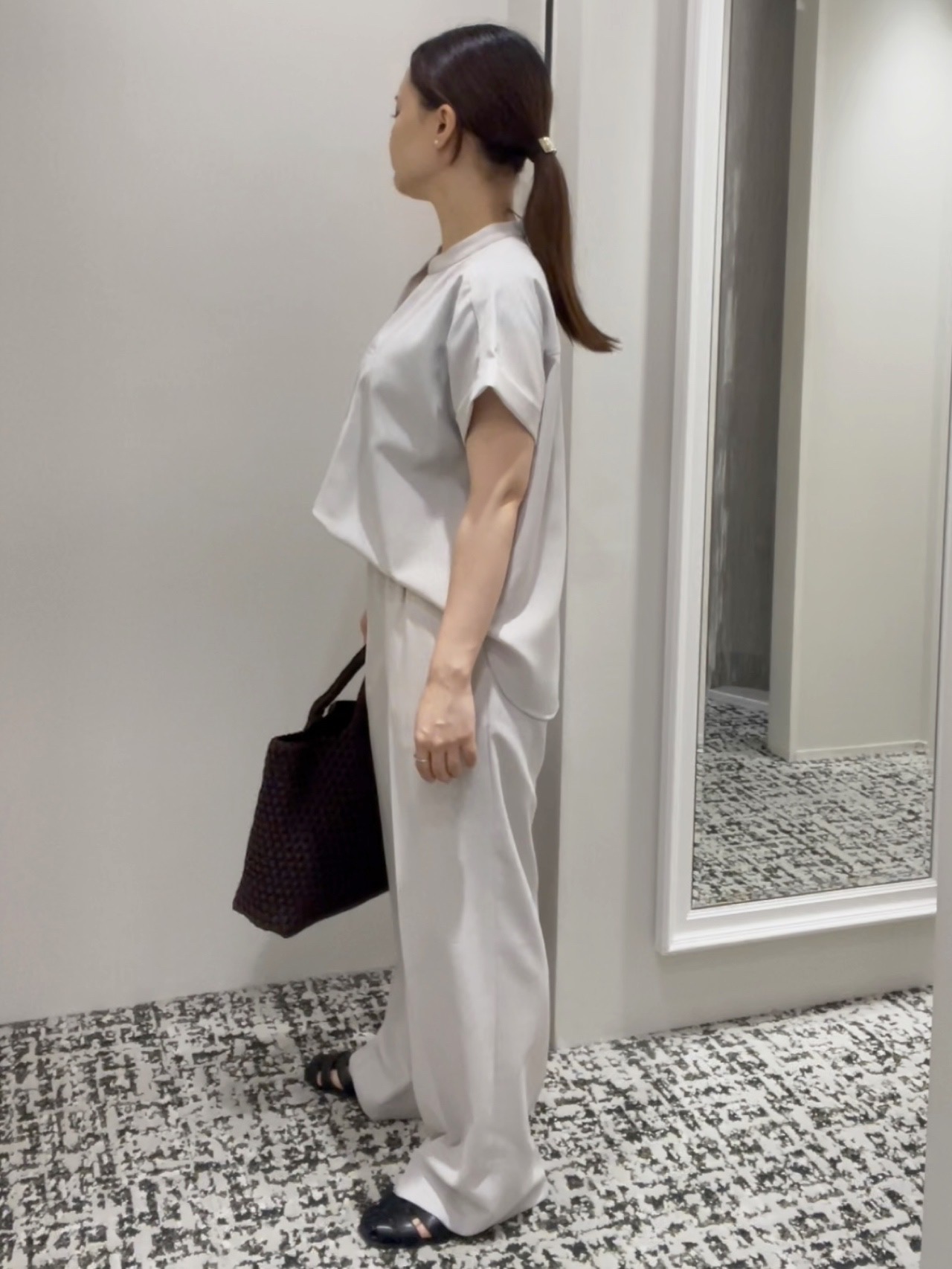 ELENAさんの「UNTITLED｜【残暑も快適/セットアップ可/接触冷感】エアリークールブラウス」を使ったコーディネート