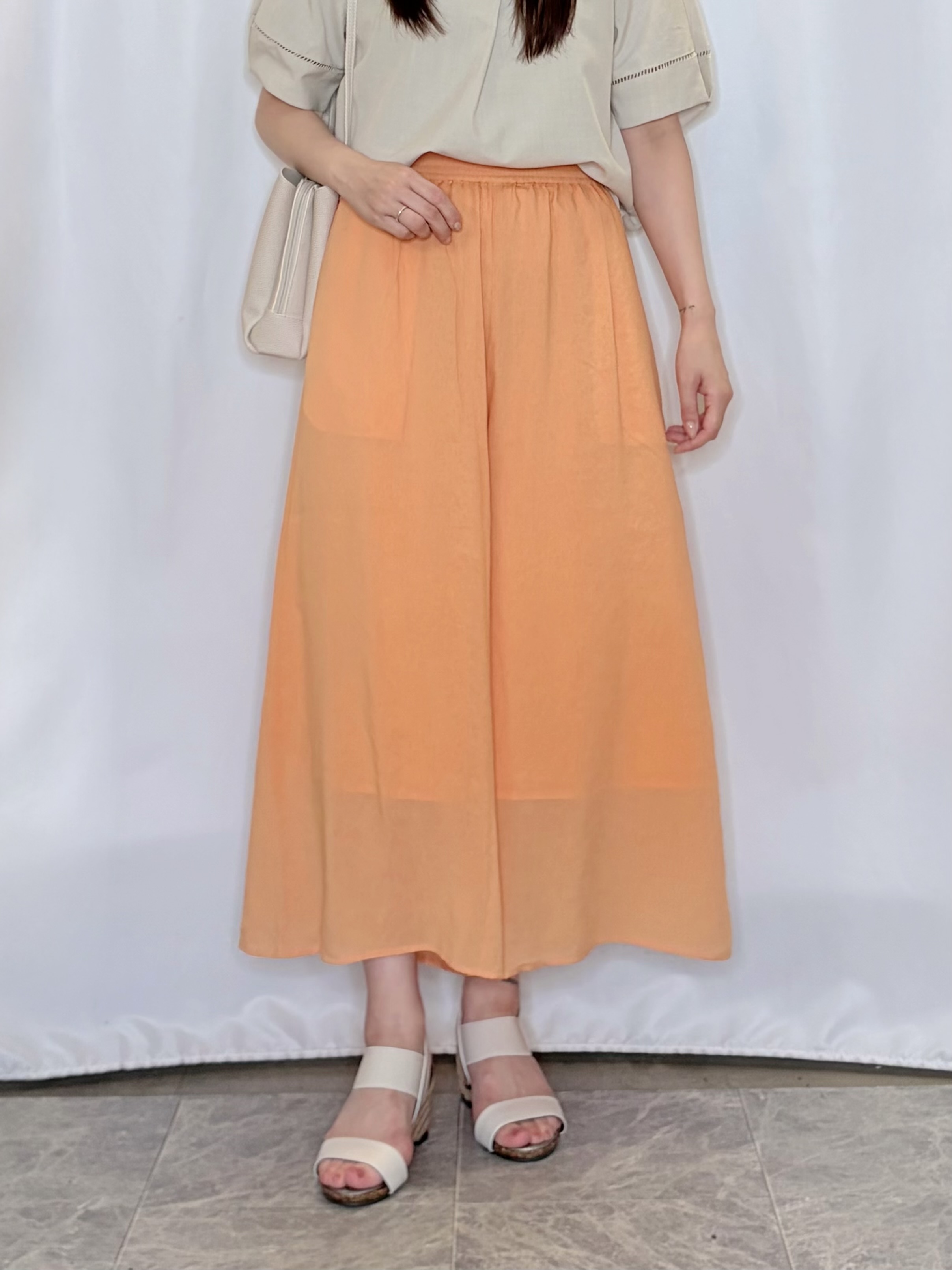 おうめさんの「SHOO･LA･RUE｜【洗濯後しわになりにくい／インせずきまる】麻調ハシゴレーススキッパーブラウス」を使ったコーディネート