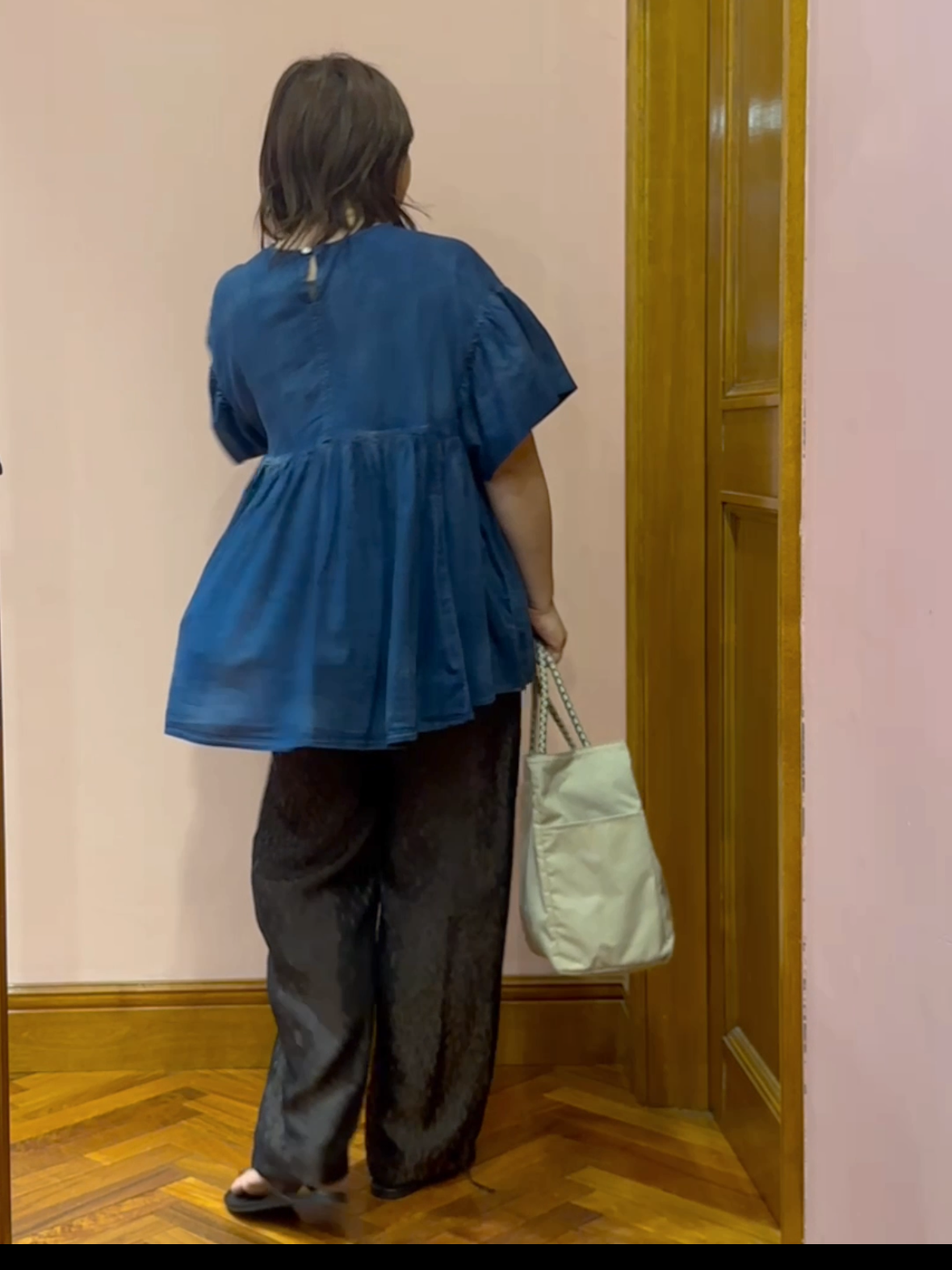 komatsuさんの「DRESSTERIOR｜【涼しく着映え】シアーデニムAラインブラウス」を使ったコーディネート