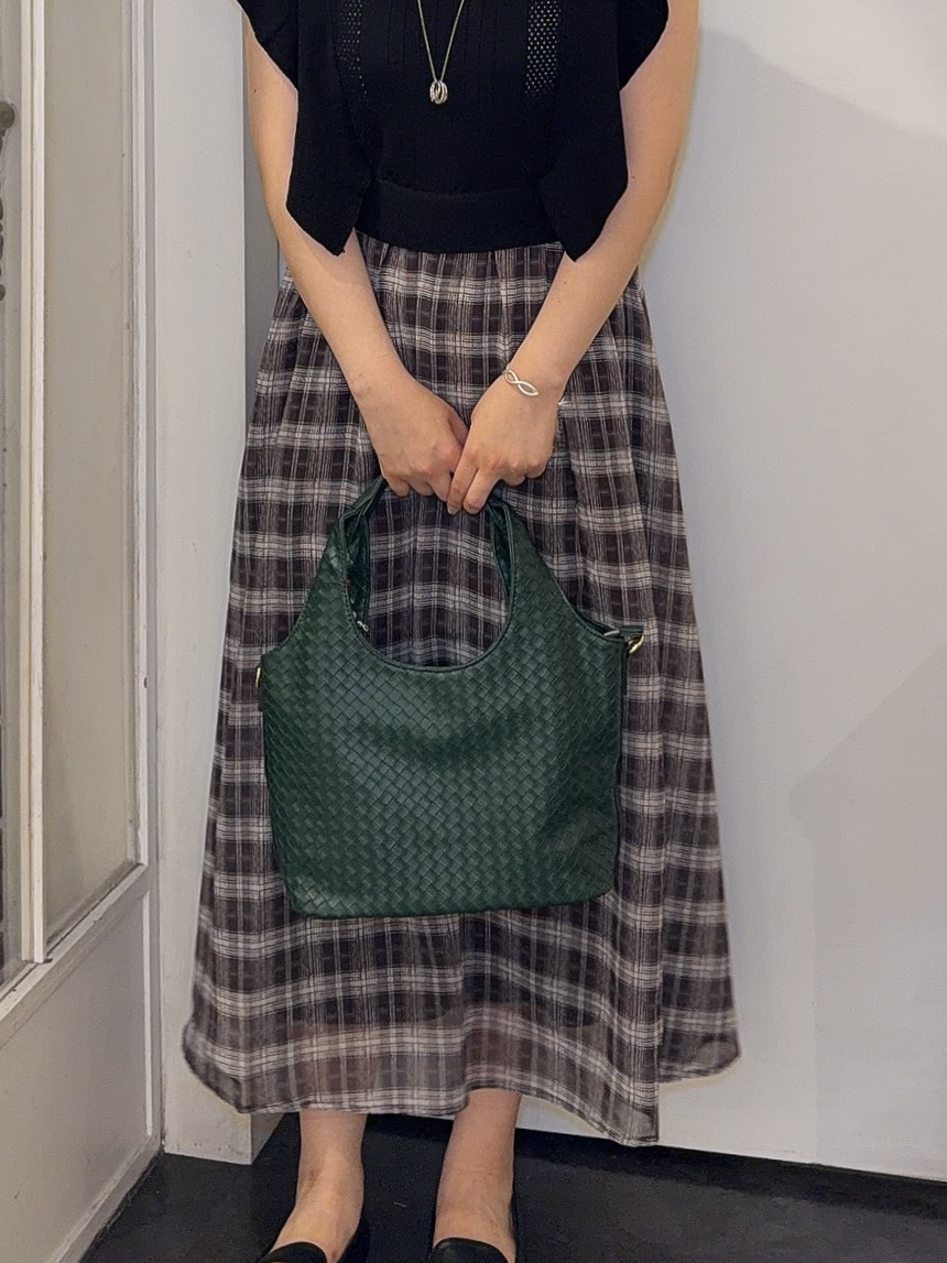 みーさんの「grove｜【低身長さんも選べる着丈・洗濯機◎】1枚で華やか 肩フリルニットドッキングワンピース」を使ったコーディネート