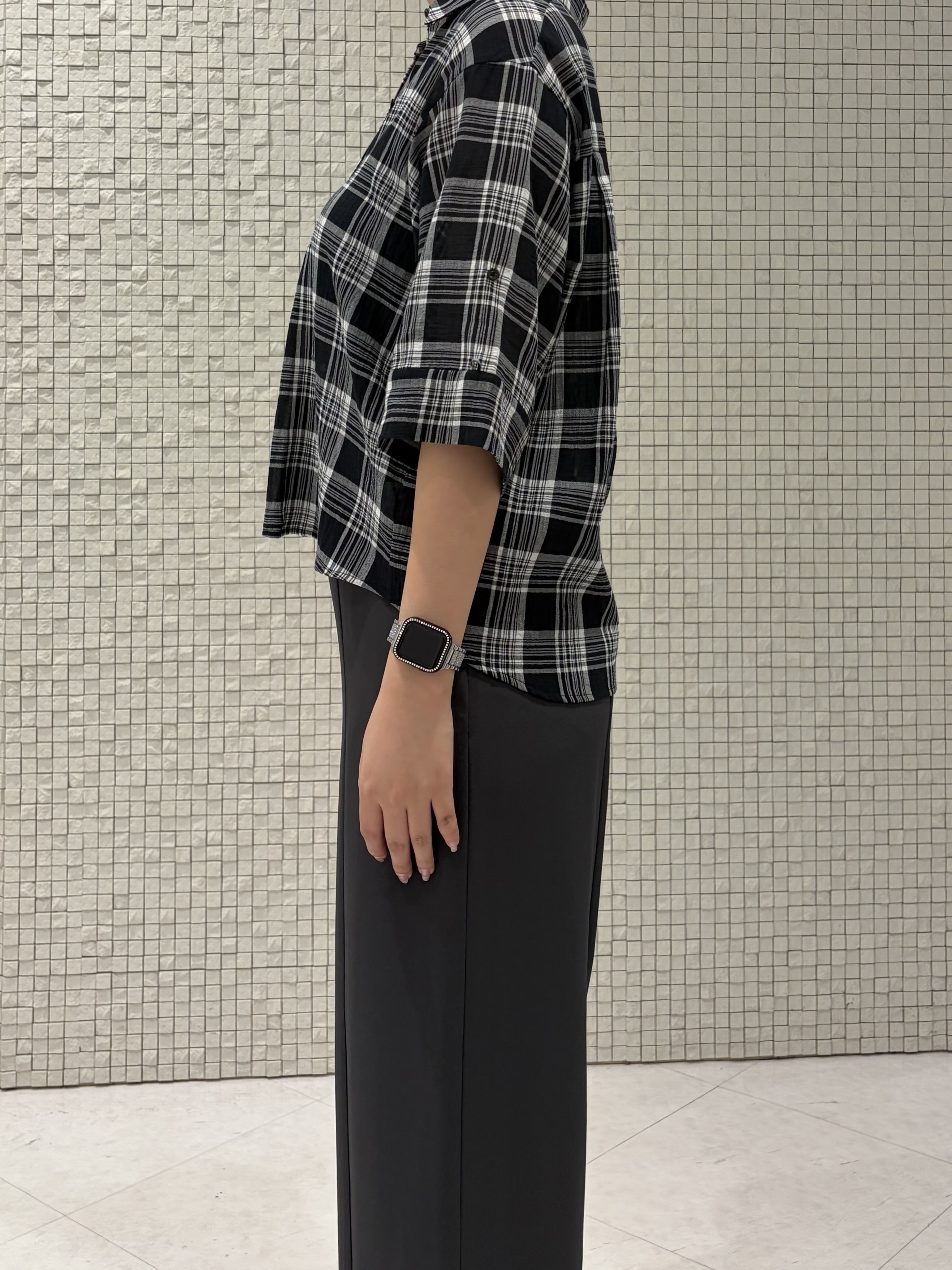 koharuさんの「INDIVI｜【コットン100％／透け感／2WAY】袖アレンジ チェックシャツ」を使ったコーディネート