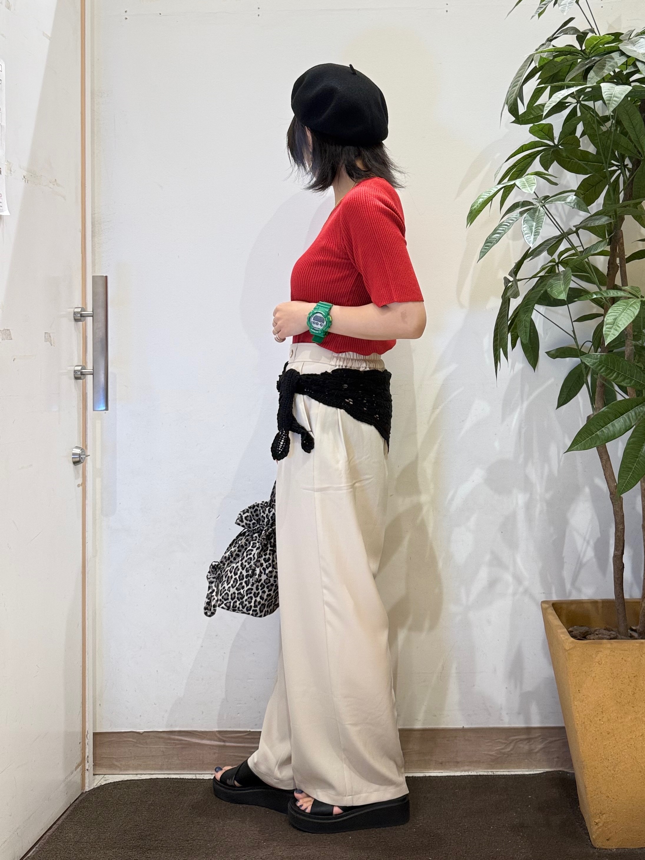 misakiさんの「SHOO･LA･RUE｜【毛玉になりにくい/洗濯機可/S-LL】お顔まわりをシャープに。5分袖スクエアトップス」を使ったコーディネート